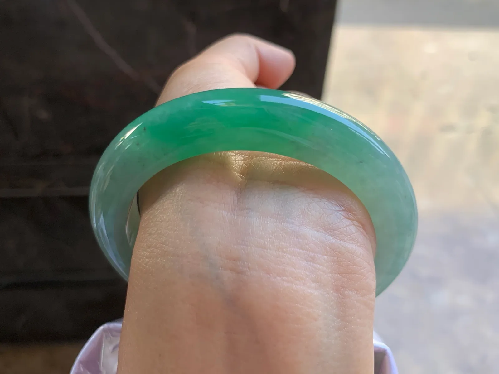 58-12-10mm
带色手镯 底子细腻 颜色漂亮
气质