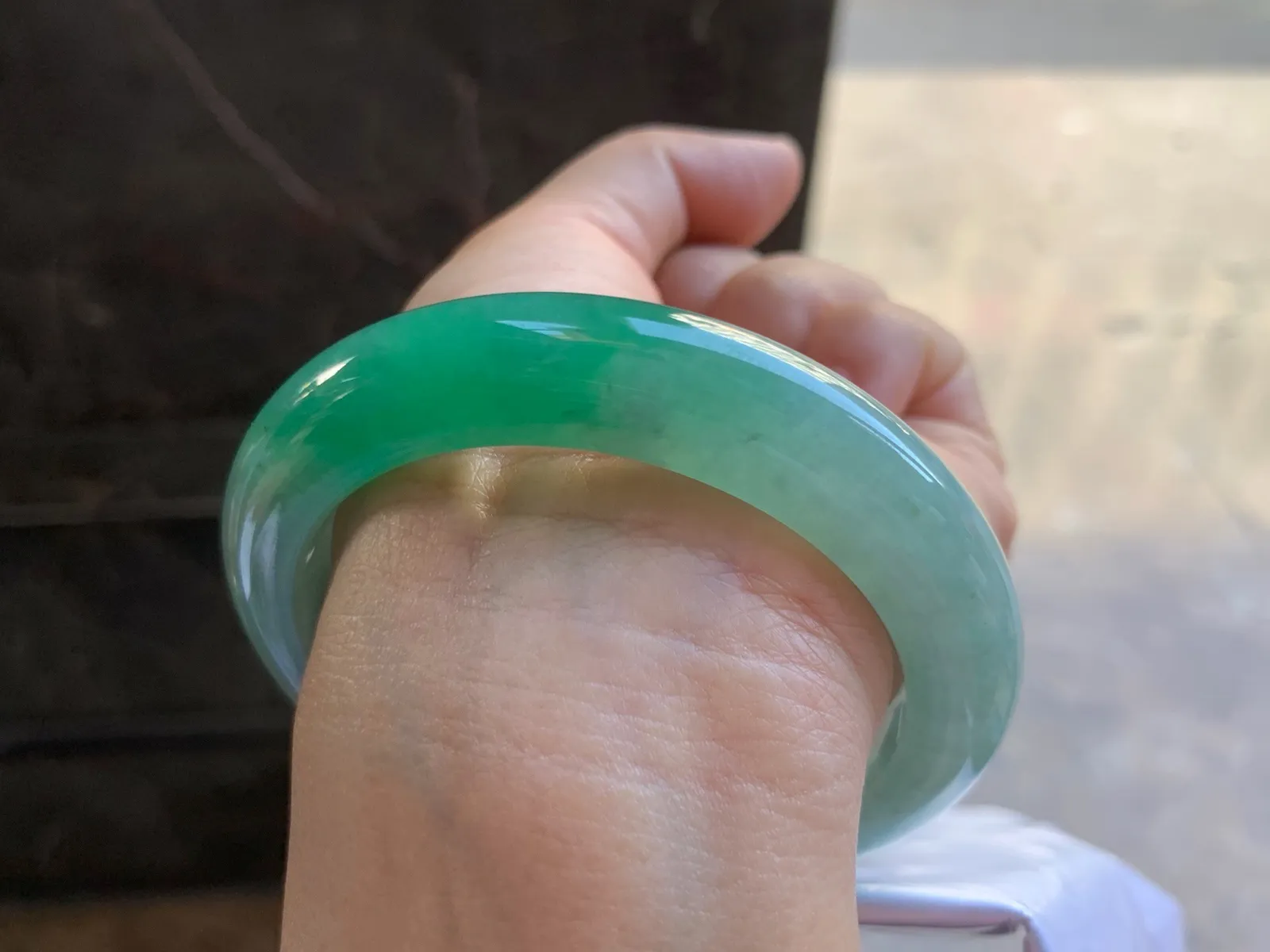 58-12-10mm
带色手镯 底子细腻 颜色漂亮
气质