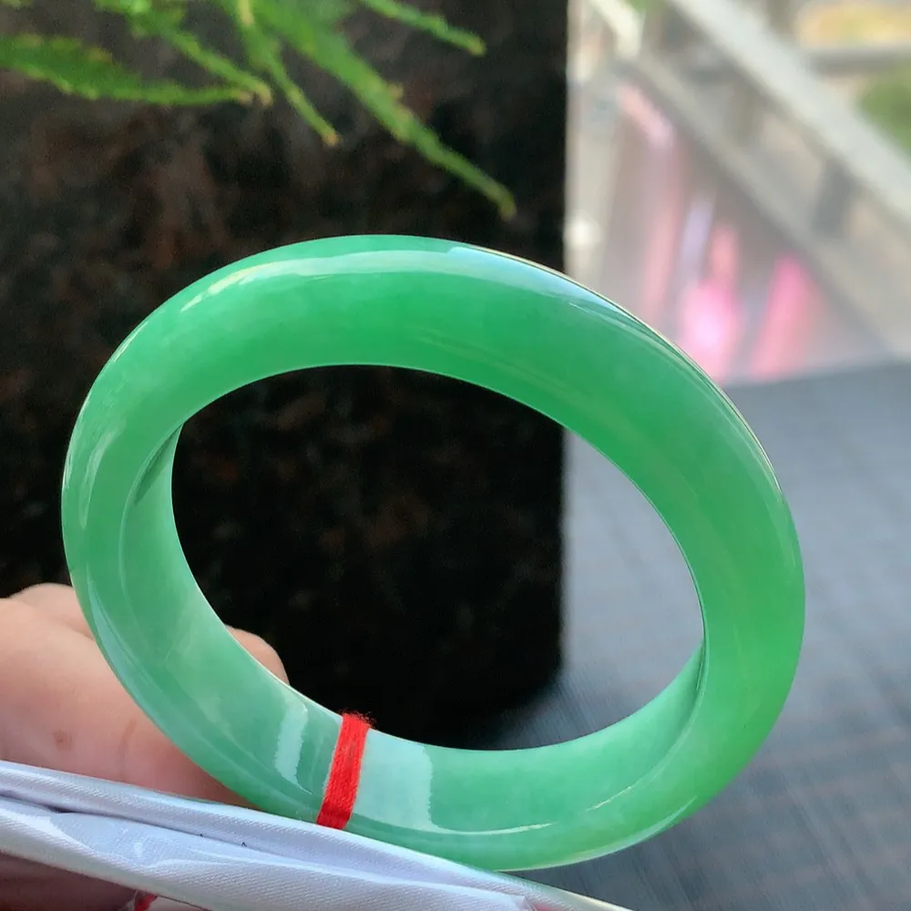 正圈满绿 无瑕 尺寸:54.1/13.2/8.2 满色