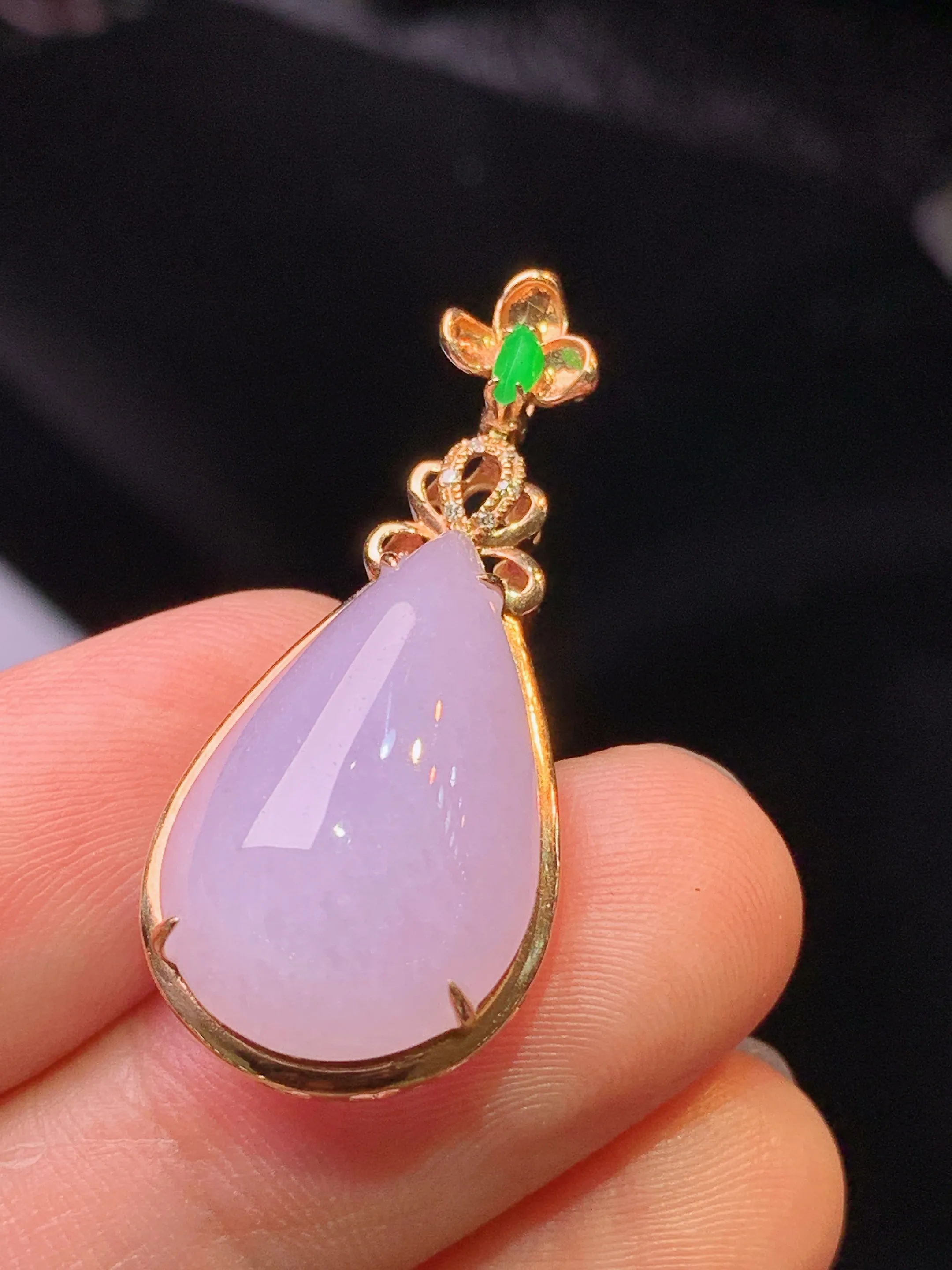 18k金钻镶嵌紫罗兰水滴吊坠 玉质细腻 色泽清新艳丽 整体尺寸32*14.7*8.5