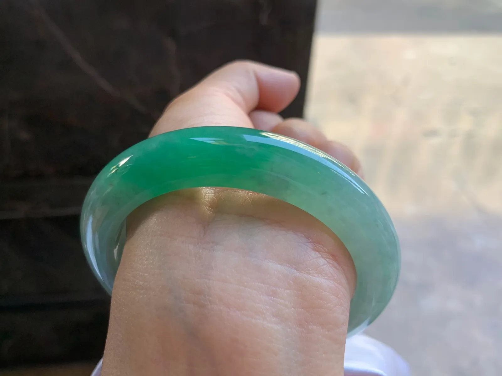 58-12-10mm
带色手镯 底子细腻 颜色漂亮
气质