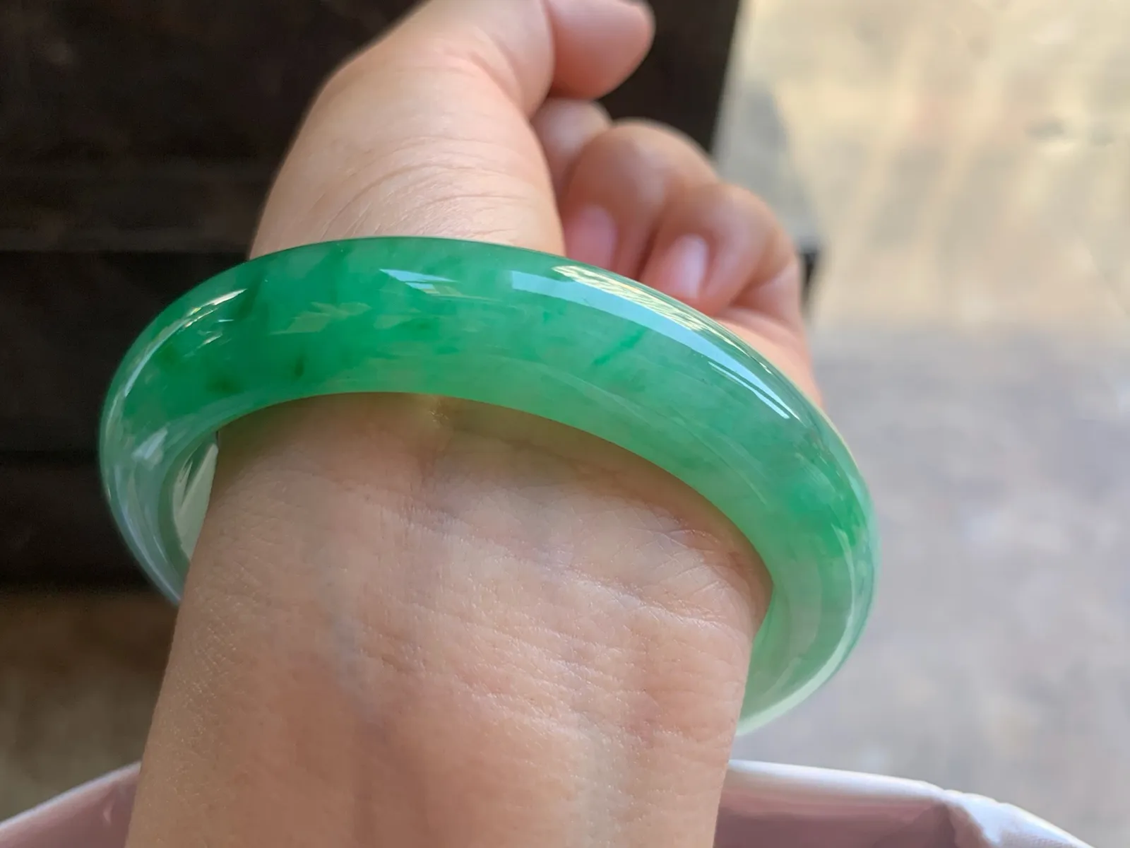 59-13.2-9mm
带色手镯 底子细腻 颜色漂亮 大圈口