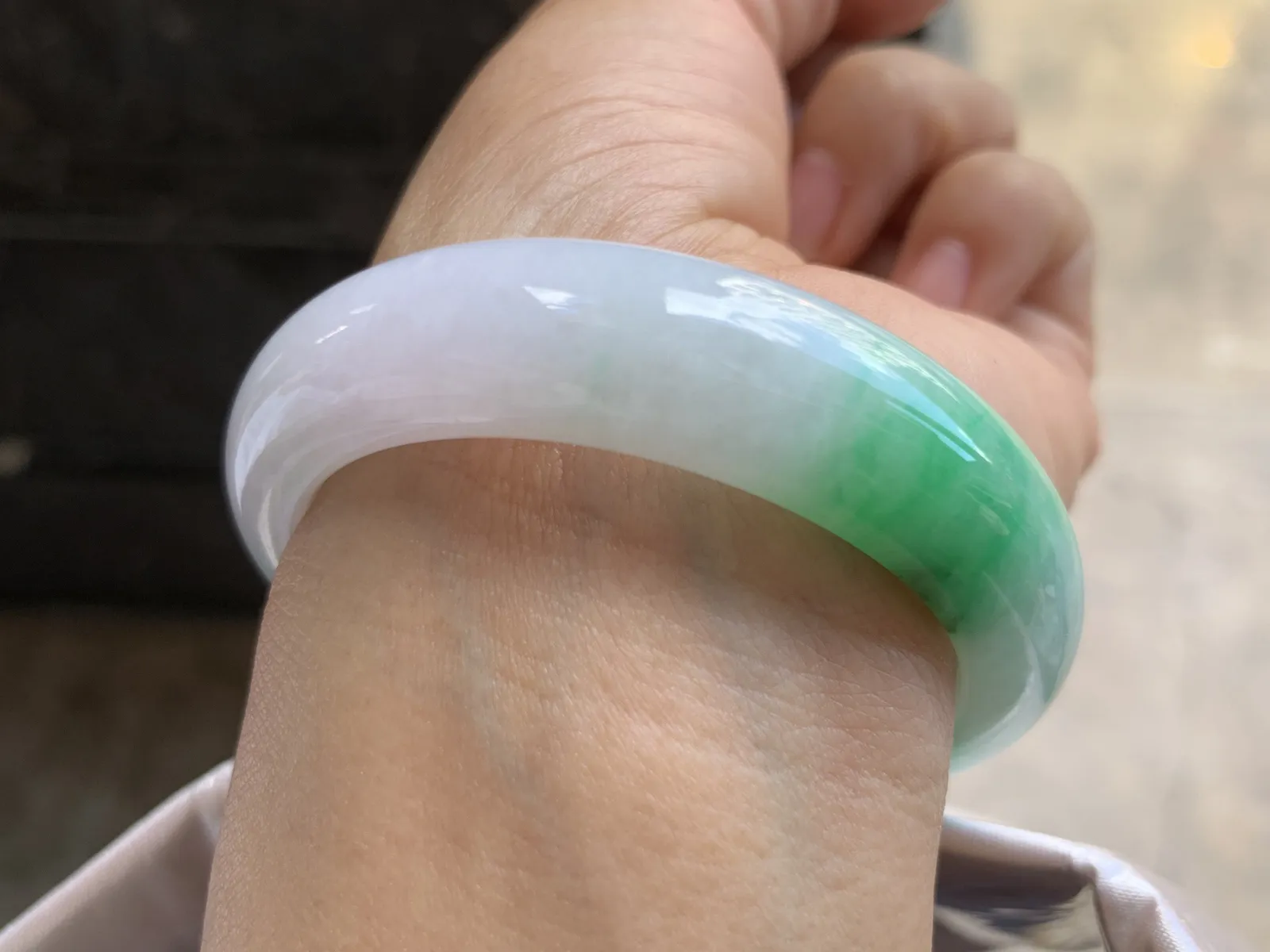 50.5-13.4-8.4mm
带色手镯 底子细腻 颜色漂亮 小手捡漏