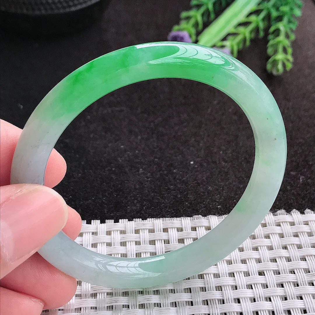 天然A货翡翠52.5/8.2/7.8老坑冰润飘阳绿圆条手镯玉手镯