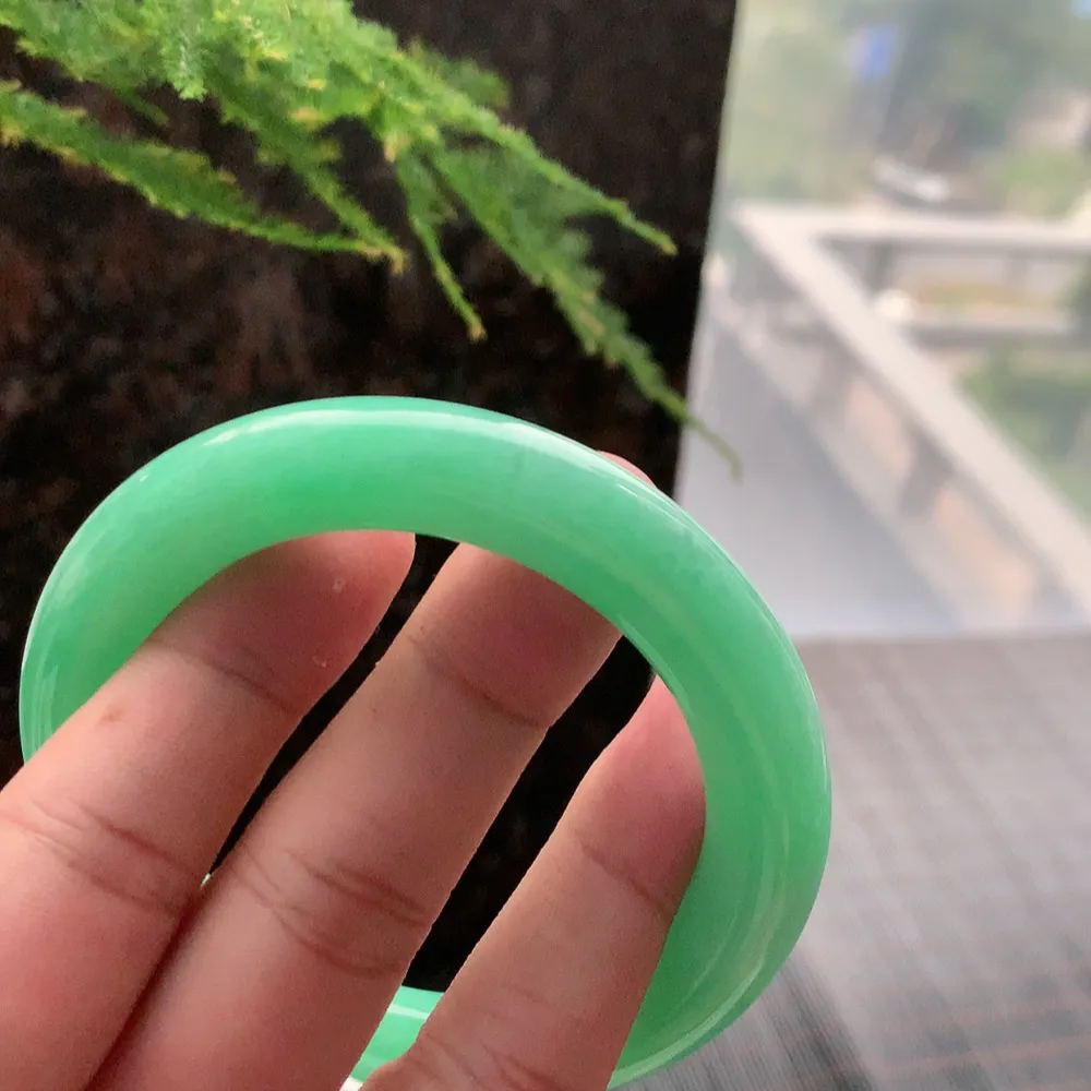 圆条满绿 无瑕 尺寸:55.1/11.2 满色