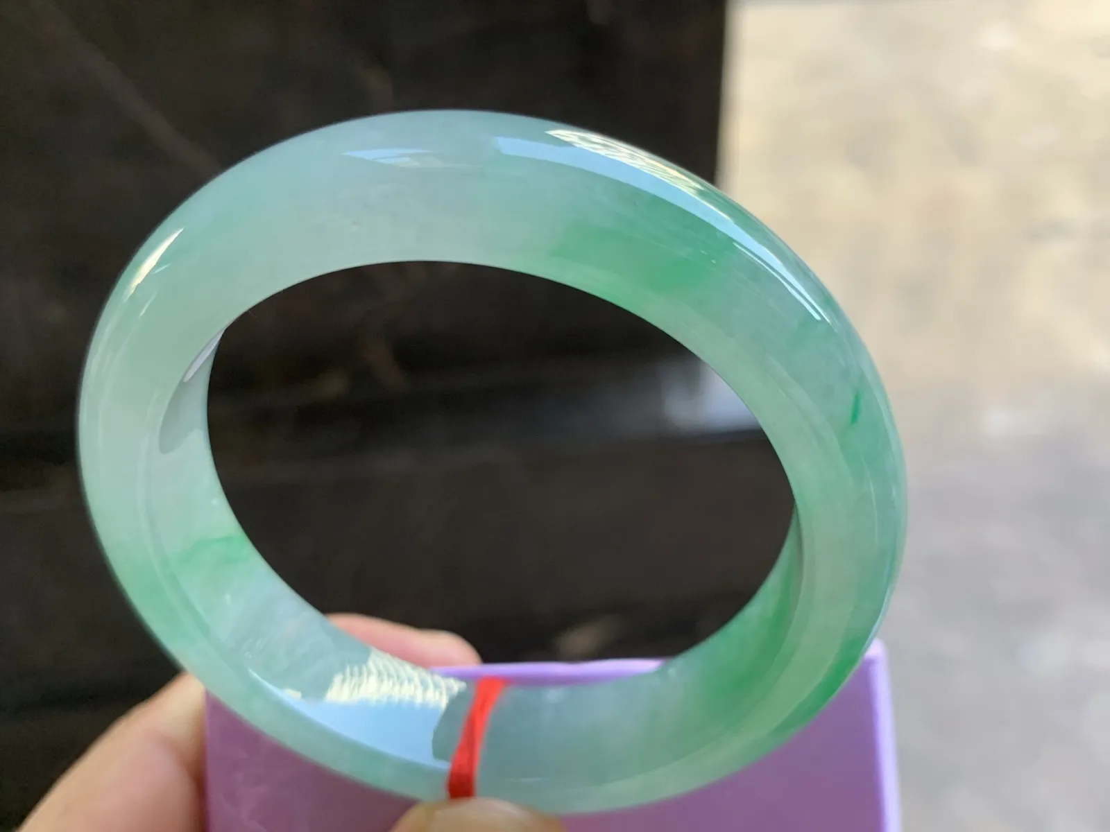 54.5-13-8.5mm
带色手镯 有种有色 颜色漂亮 条形优秀
上手大气