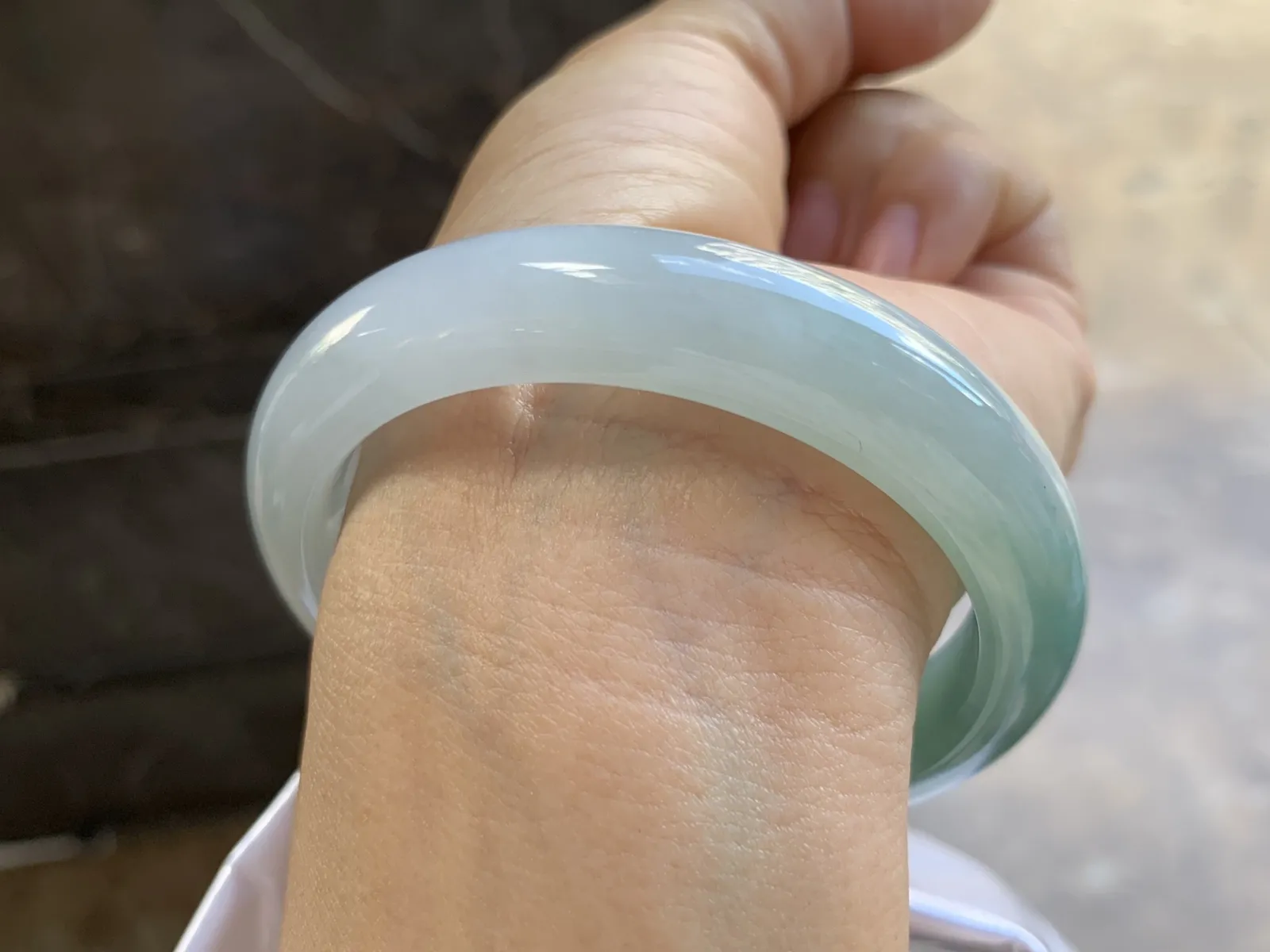 56.5-12.5-8.8mm
油青手镯 底子细腻 水润