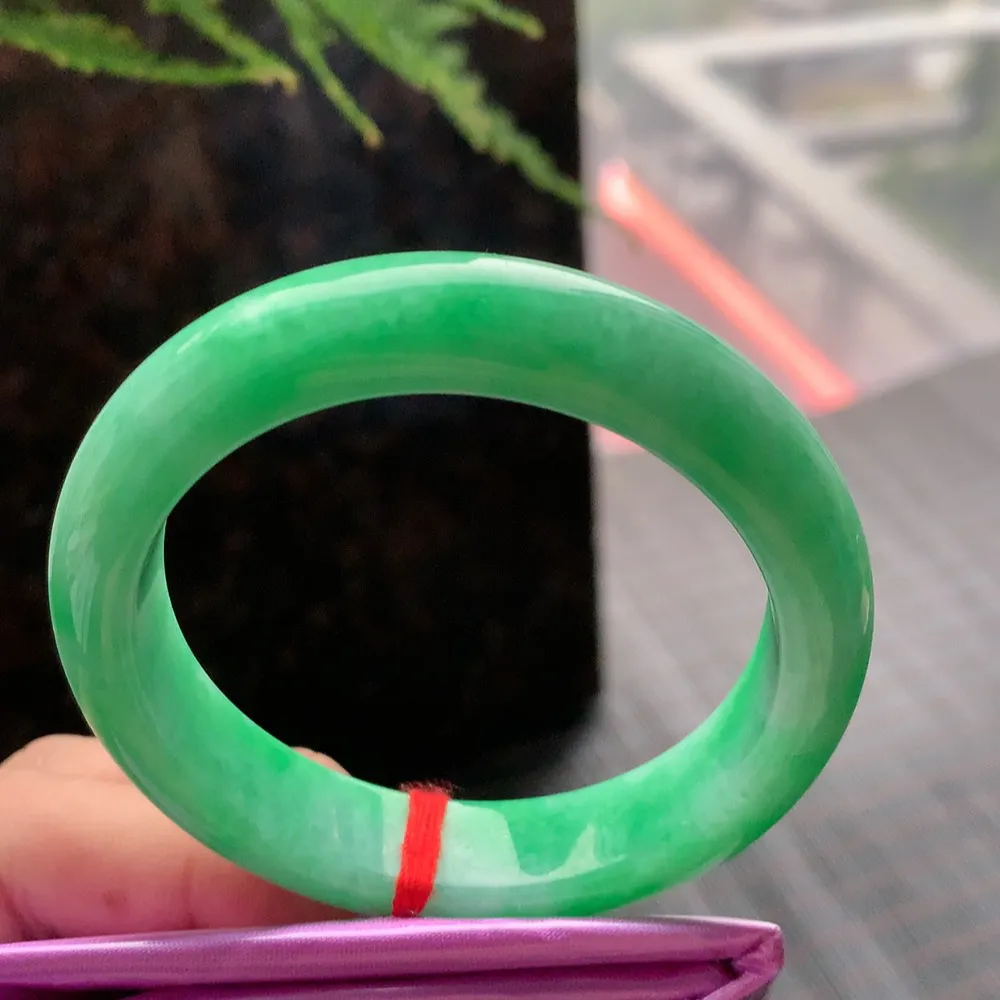 正圈一大圈阳绿 无瑕 尺寸:51.6/12/8.1 色好🥰🥰