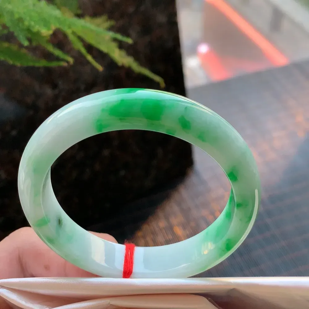 正圈冰糯阳绿 无瑕 尺寸:56.6/12.6/8.4 色好