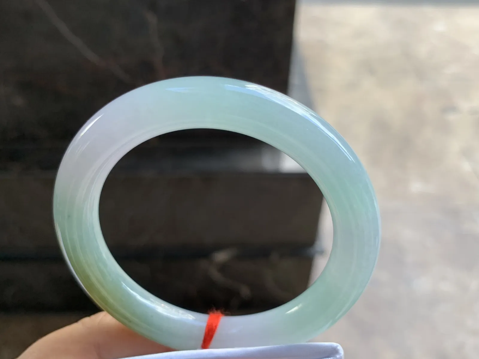 54-10mm
双色圆条手镯 底子细腻 水润 特色