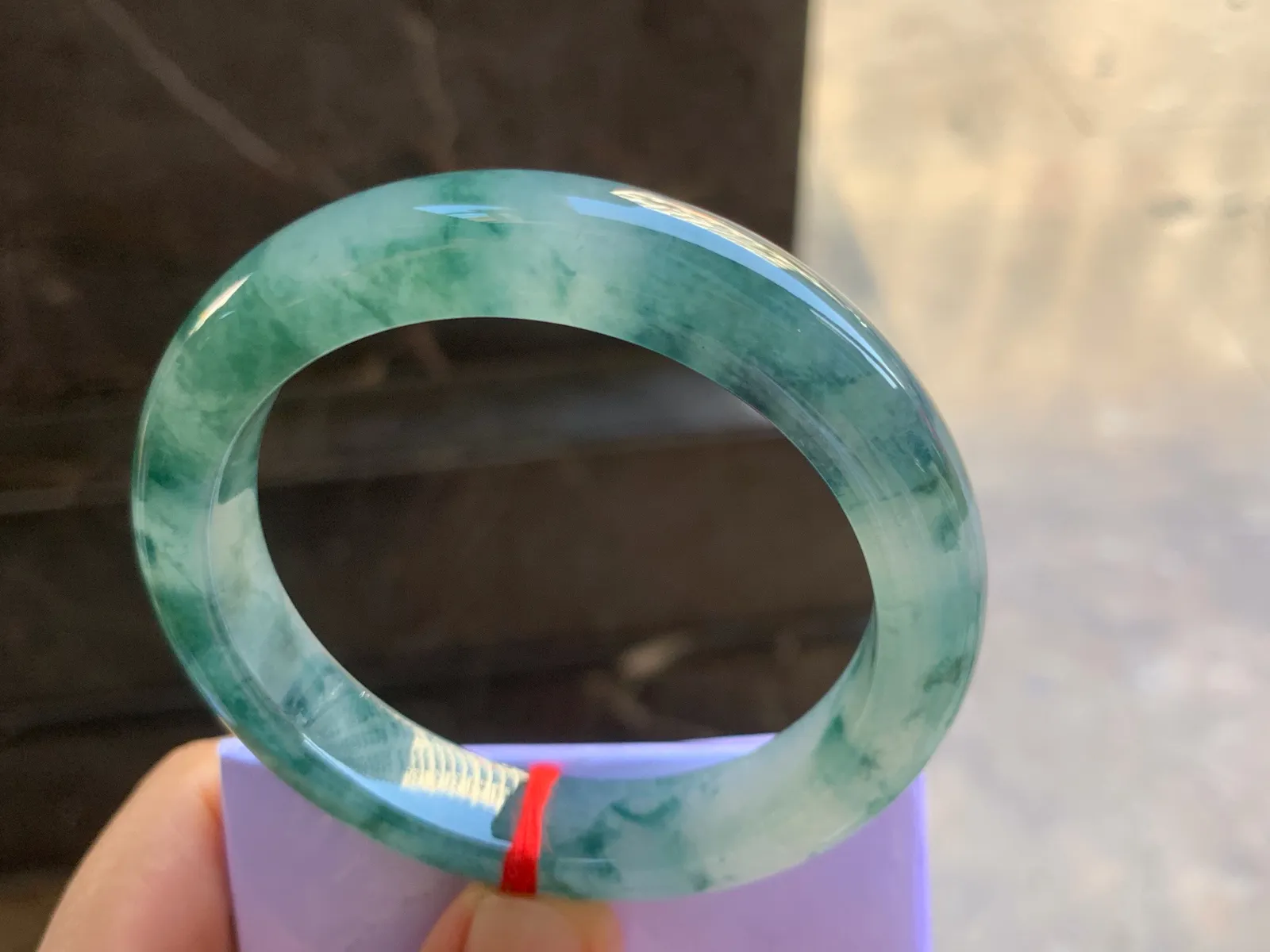 56-11.8-8.7mm
冰种飘花手镯 种好水润 花色浓郁