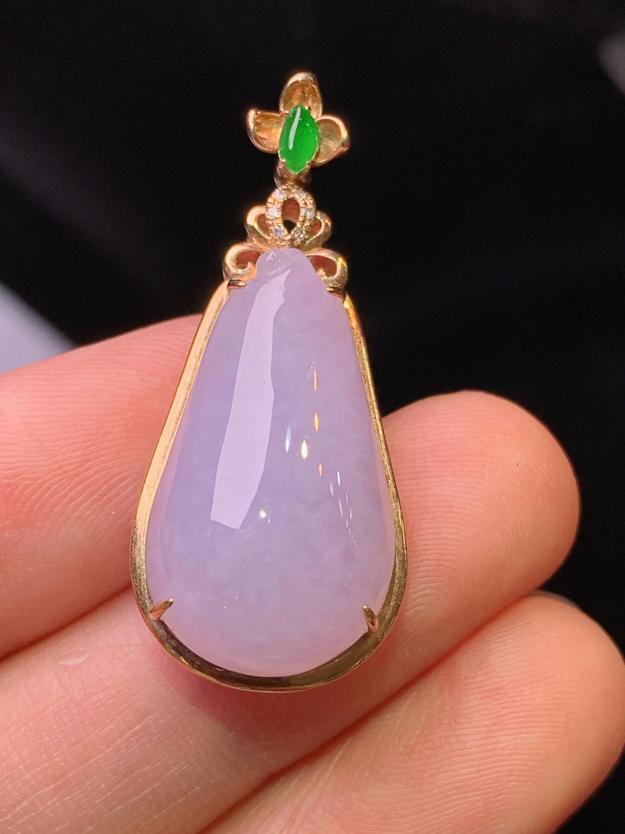 18k金钻镶嵌紫罗兰福瓜吊坠 玉质细腻 色泽清新艳丽 整体尺寸33.5*14.6*8.5