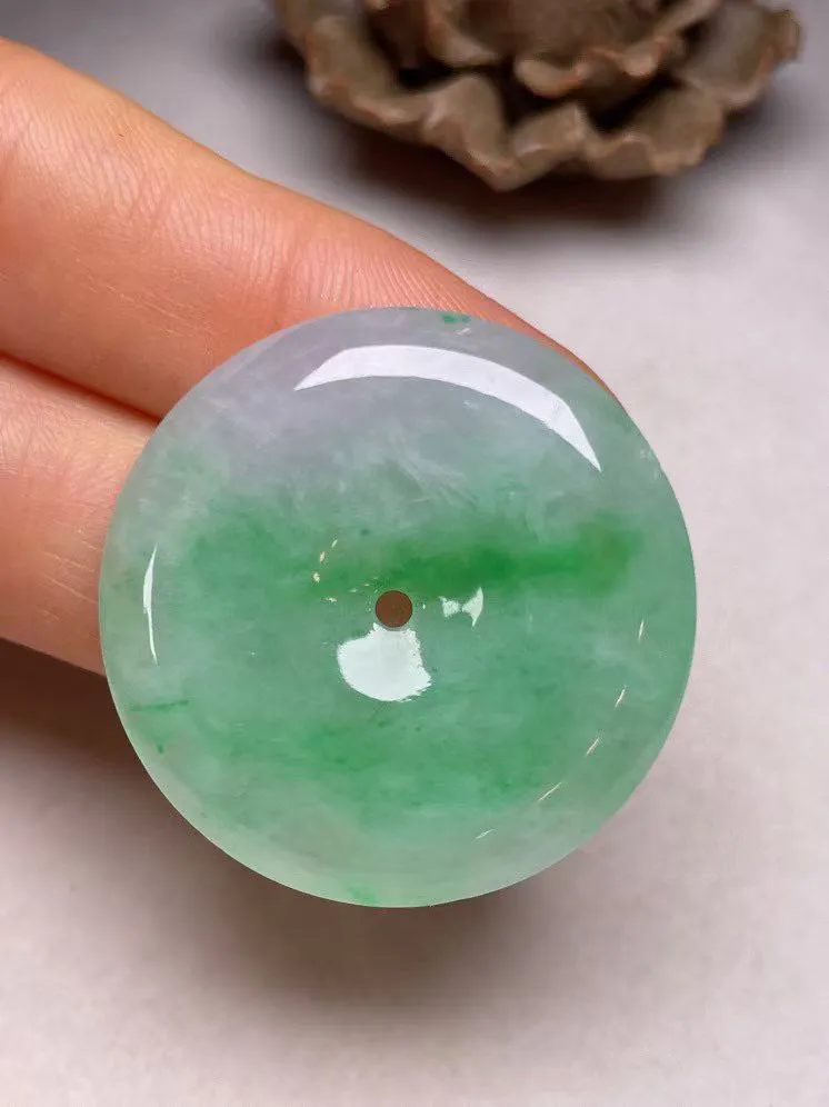 冰糯种飘绿【平安扣】吊坠，种水好，玉质细腻 ，卖相好