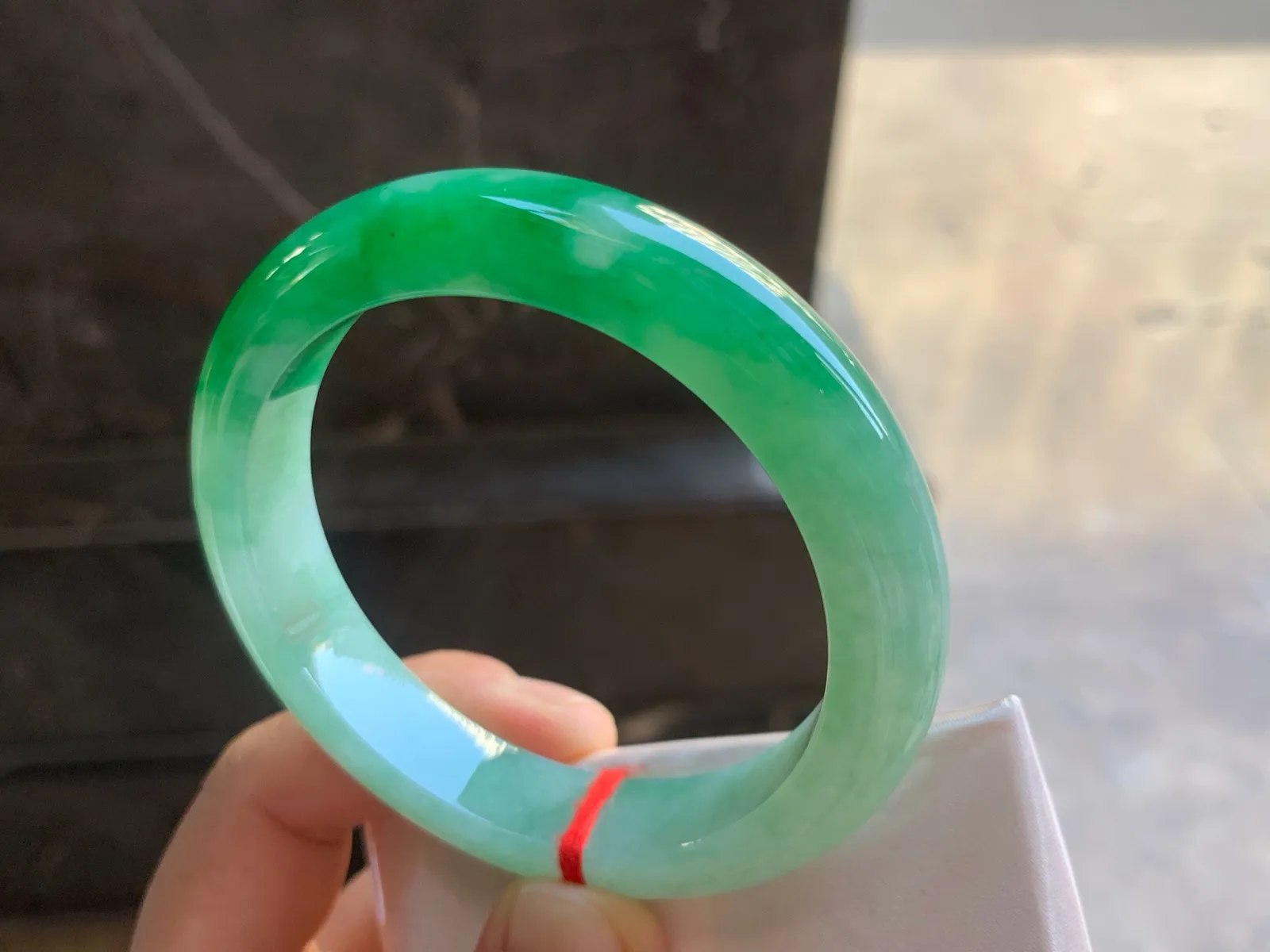 56-11.7-8.6mm
带色手镯 底子细腻 有种有色 上手漂亮