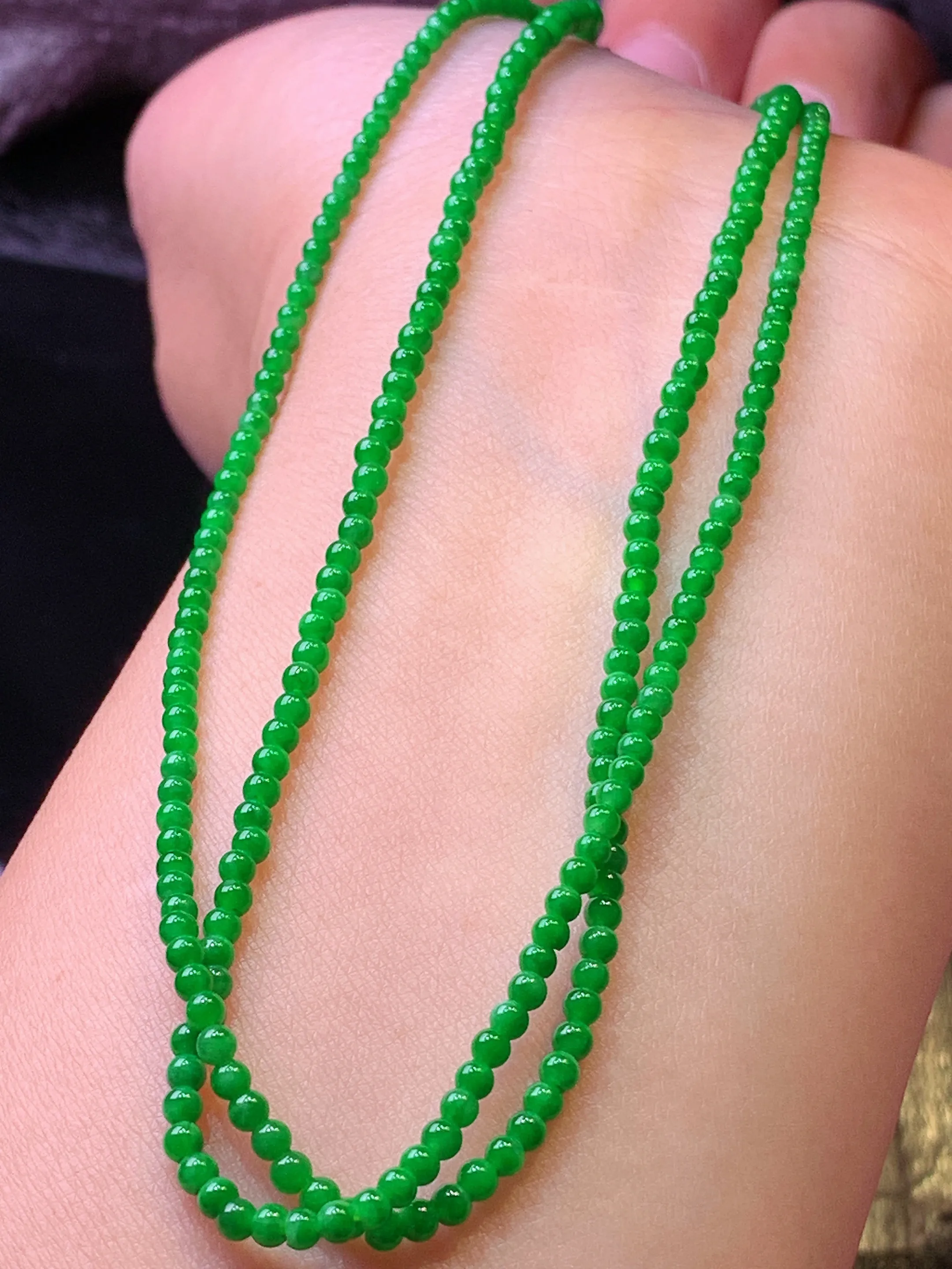 满绿圆珠项链吊坠 玉质细腻 色泽清新艳丽 整体尺寸2.6