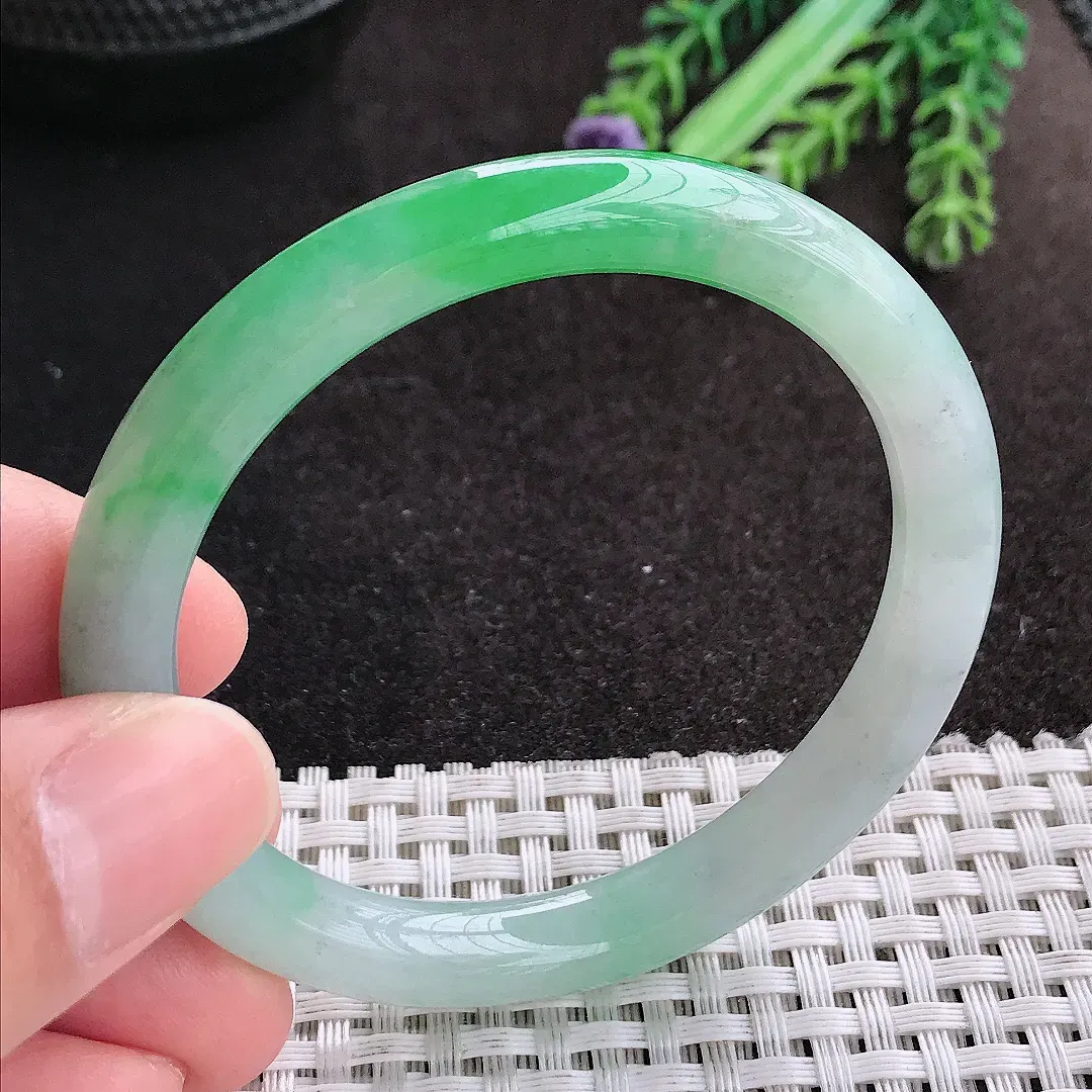 天然A货翡翠52.5/8.2/7.8老坑冰润飘阳绿圆条手镯玉手镯