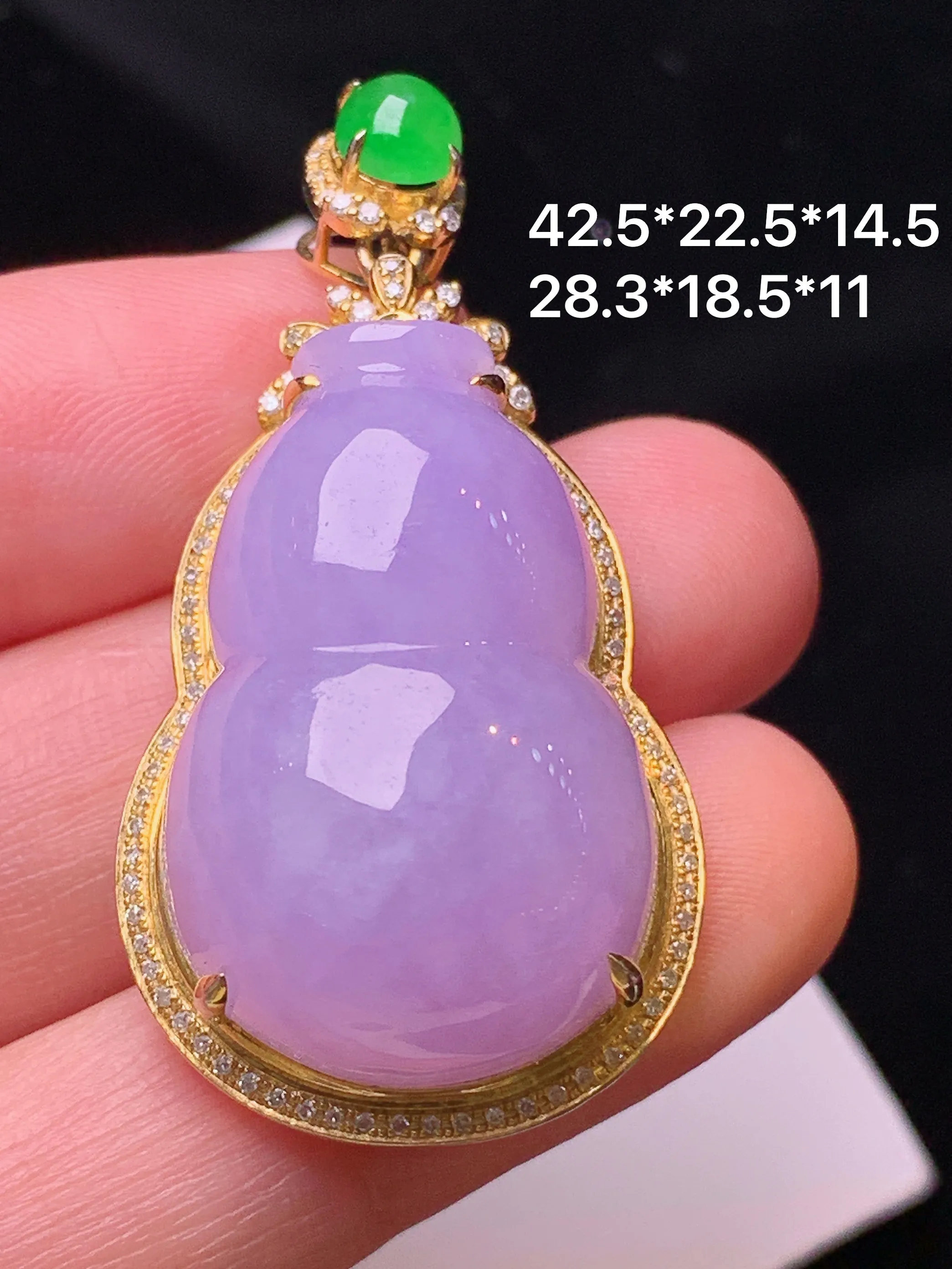 18k金钻镶嵌紫罗兰葫芦吊坠 玉质细腻 色泽清新艳丽 整体尺寸42.5*22.5*14