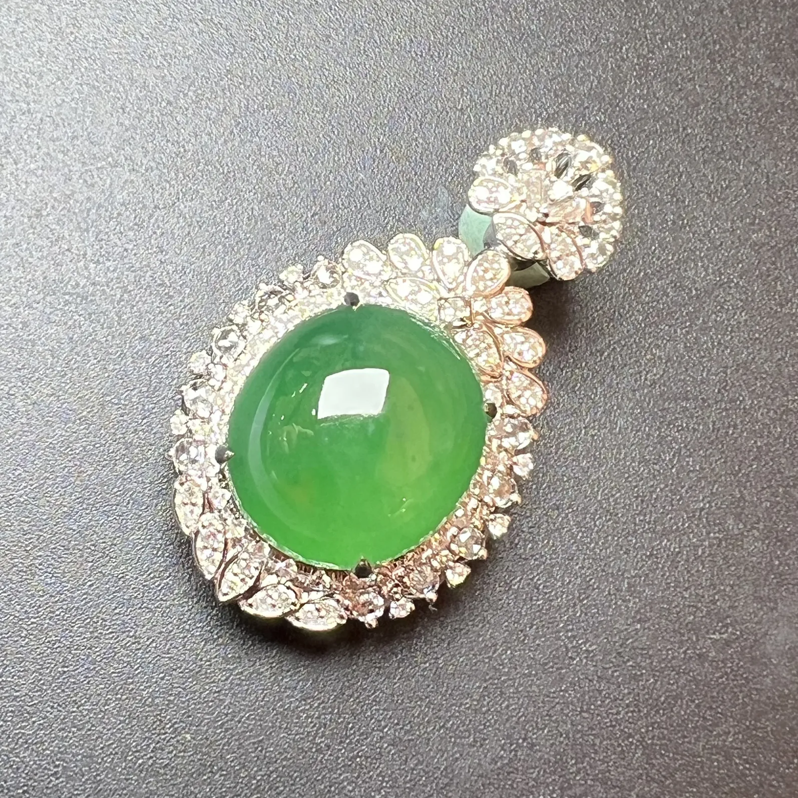 满色蛋坠整体尺寸32.5*19.5*13.5 裸石尺寸14.5*13*6.2