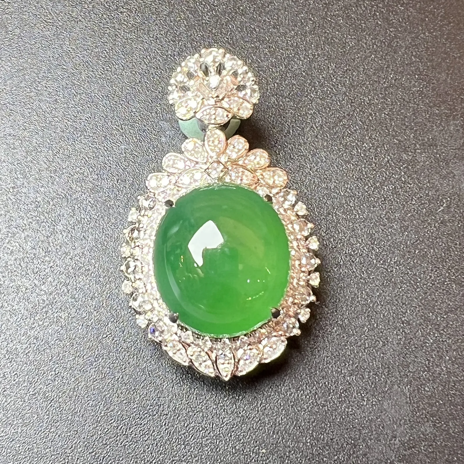 满色蛋坠整体尺寸32.5*19.5*13.5 裸石尺寸14.5*13*6.2