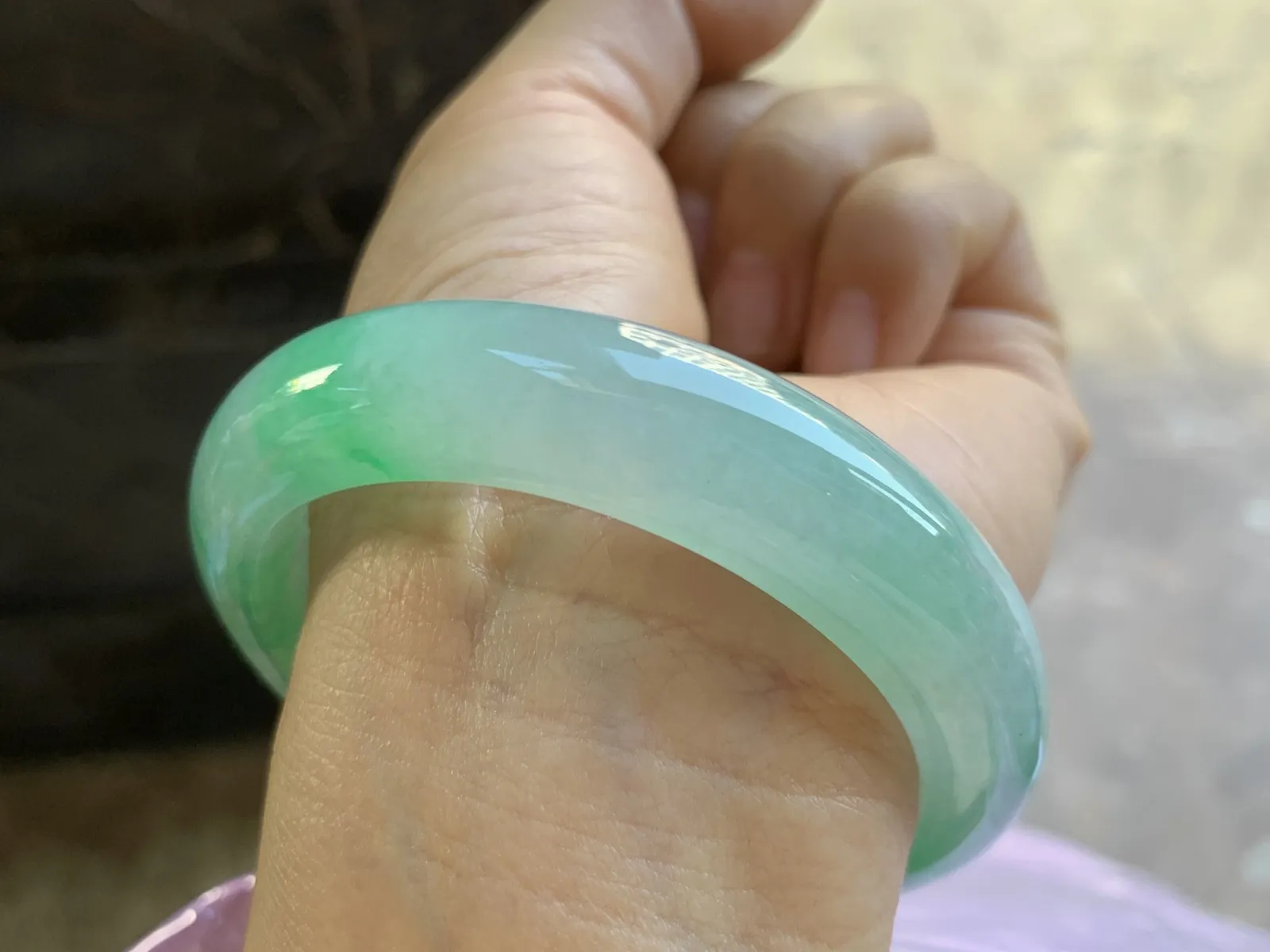 54.5-13-8.5mm
带色手镯 有种有色 颜色漂亮 条形优秀
上手大气