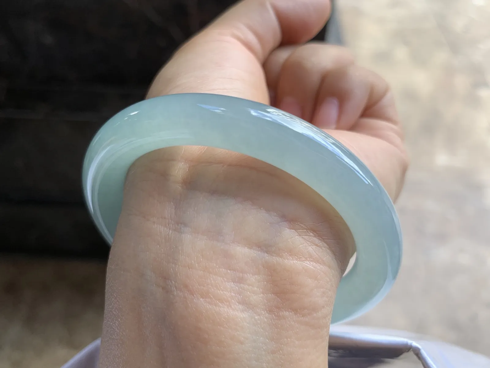 57-10-9.6mm
冰种晴水圆条手镯 水润光泽 清爽