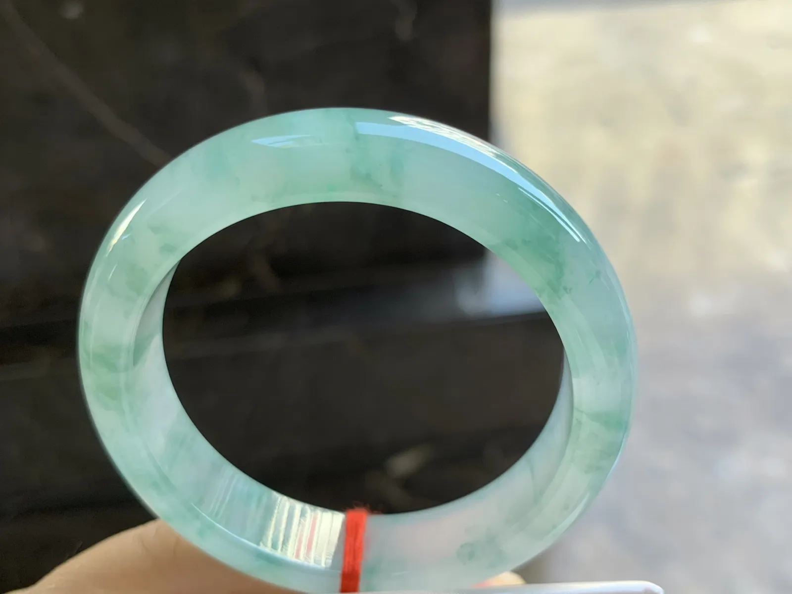 51.5-12.4-8mm
冰种绿花手镯 水润光泽 花色漂亮