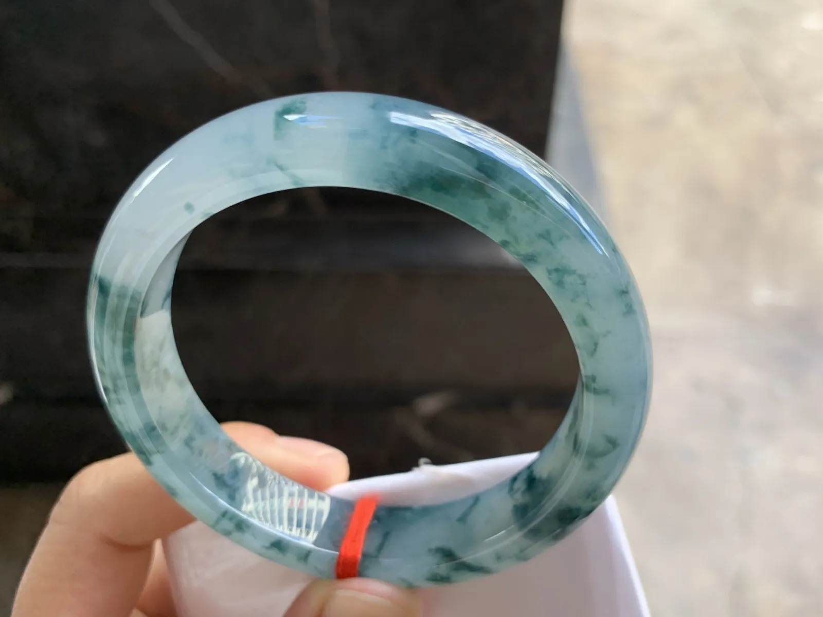 57.5-13.2-8.8mm
冰种飘花手镯 水润光泽 花色漂亮