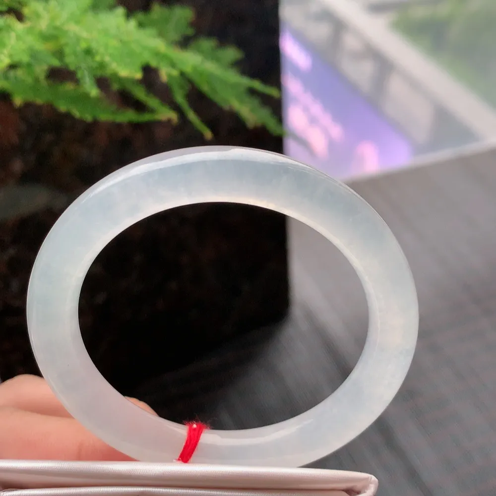 圆条冰玻种 无瑕 尺寸:52.1/9.1/8.7 种水好