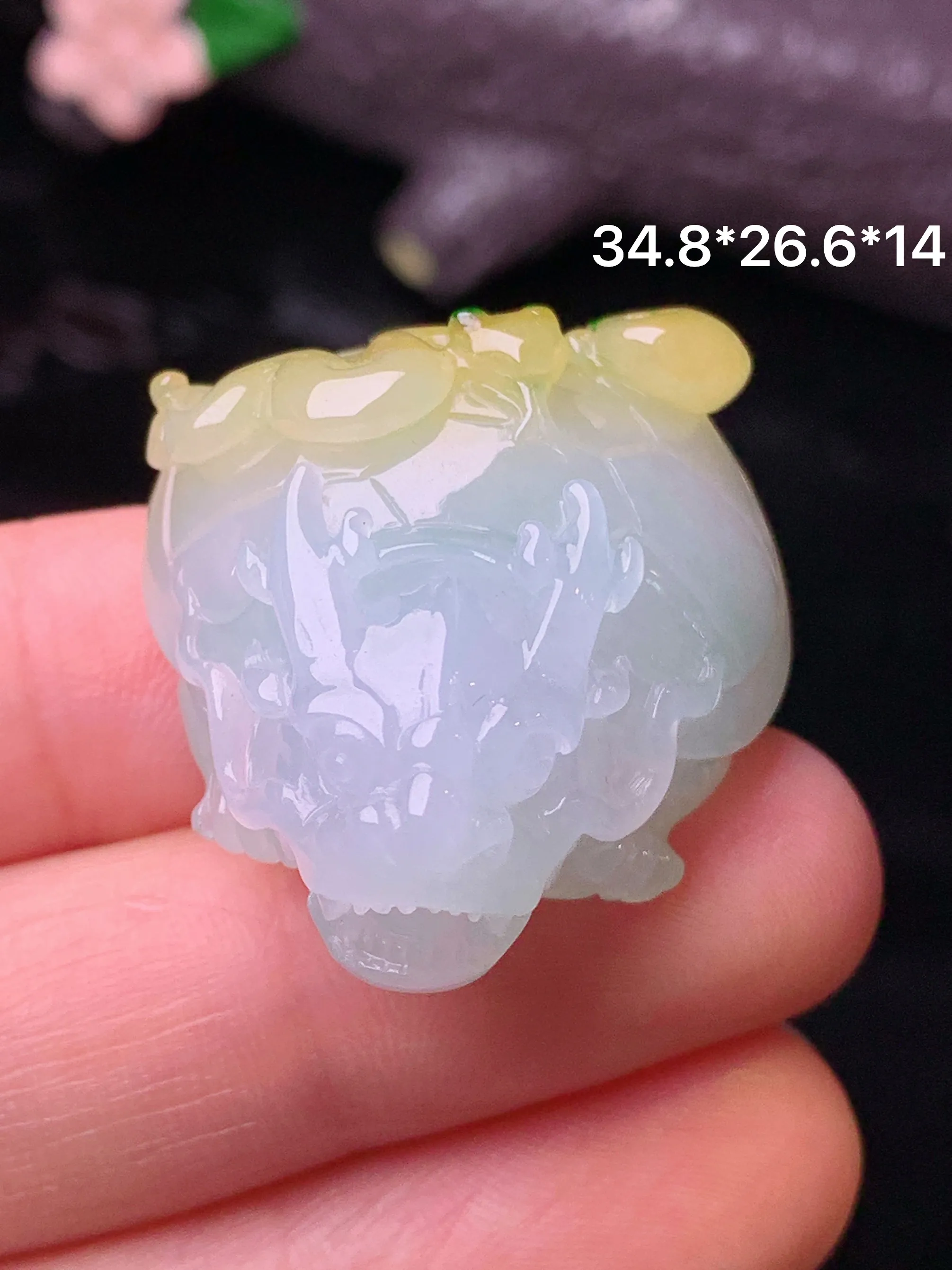 飘黄翡龙龟吊坠 玉质细腻 色泽清新艳丽 整体尺寸34.8*26.6*14