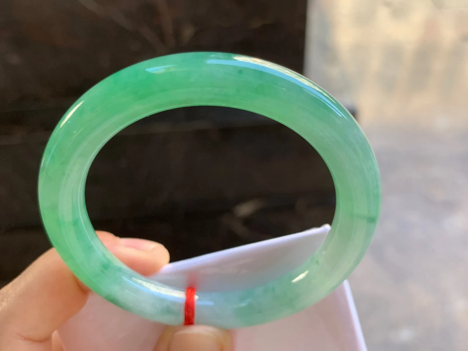 51.5-8.8mm
带色圆条手镯 底子细腻 颜色漂亮 性价比推荐