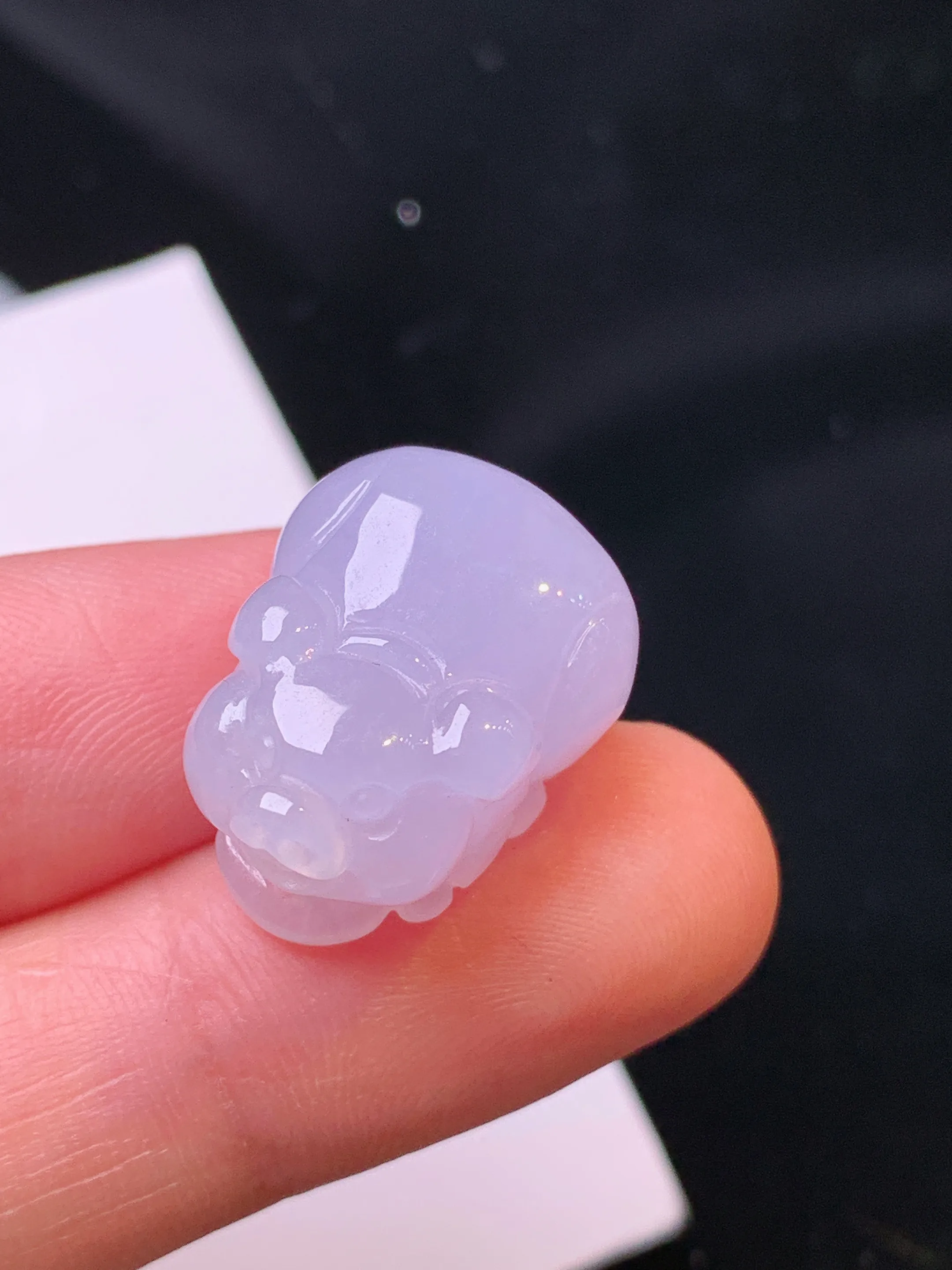 紫罗兰生肖猪吊坠 玉质细腻 色泽清新艳丽 整体尺寸19.8*15*10.5