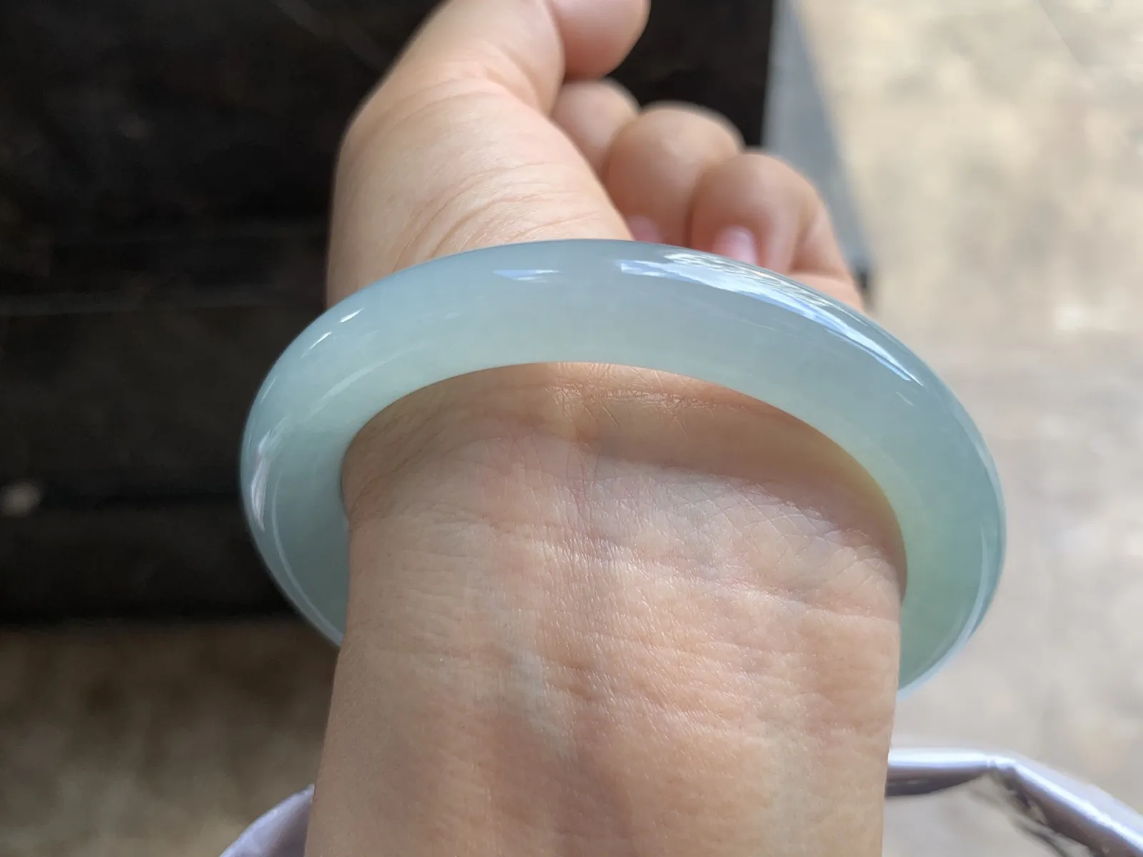 57-10-9.6mm
冰种晴水圆条手镯 水润光泽 清爽