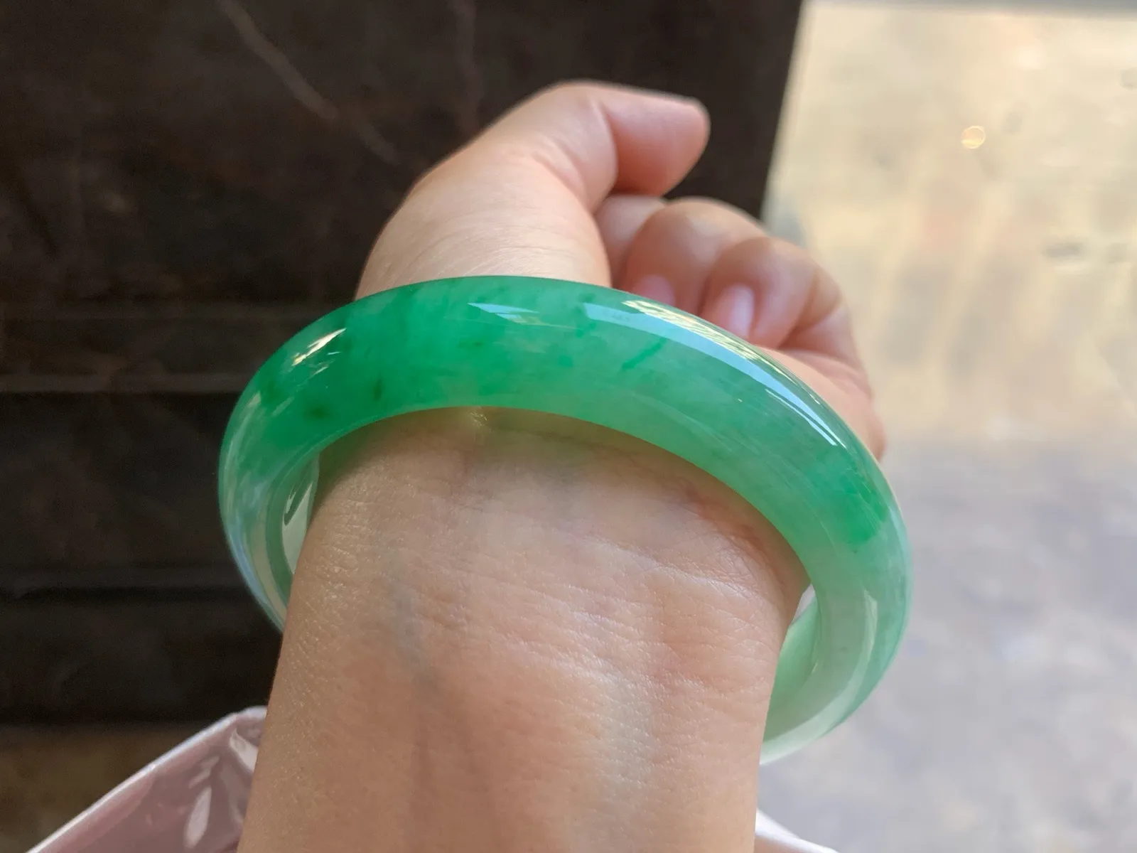 59-13.2-9mm
带色手镯 底子细腻 颜色漂亮 大圈口