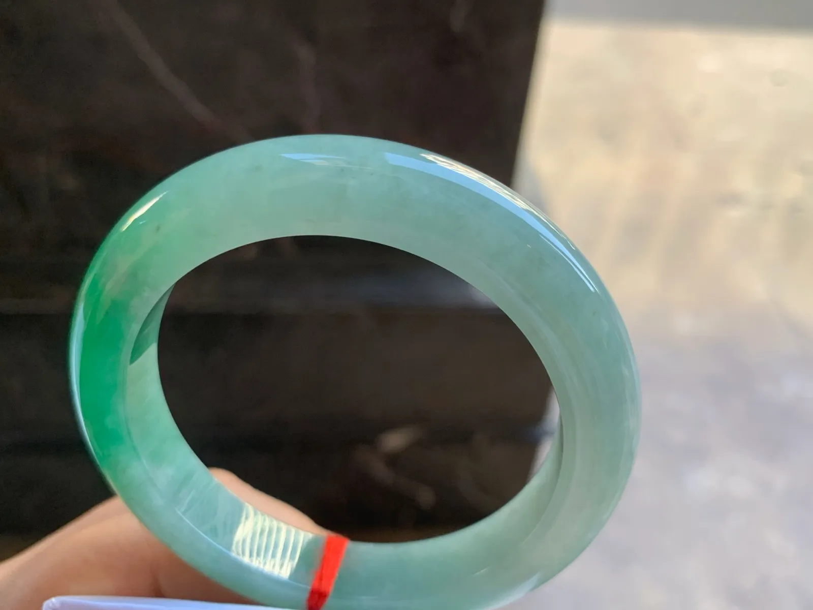 58-12-10mm
带色手镯 底子细腻 颜色漂亮