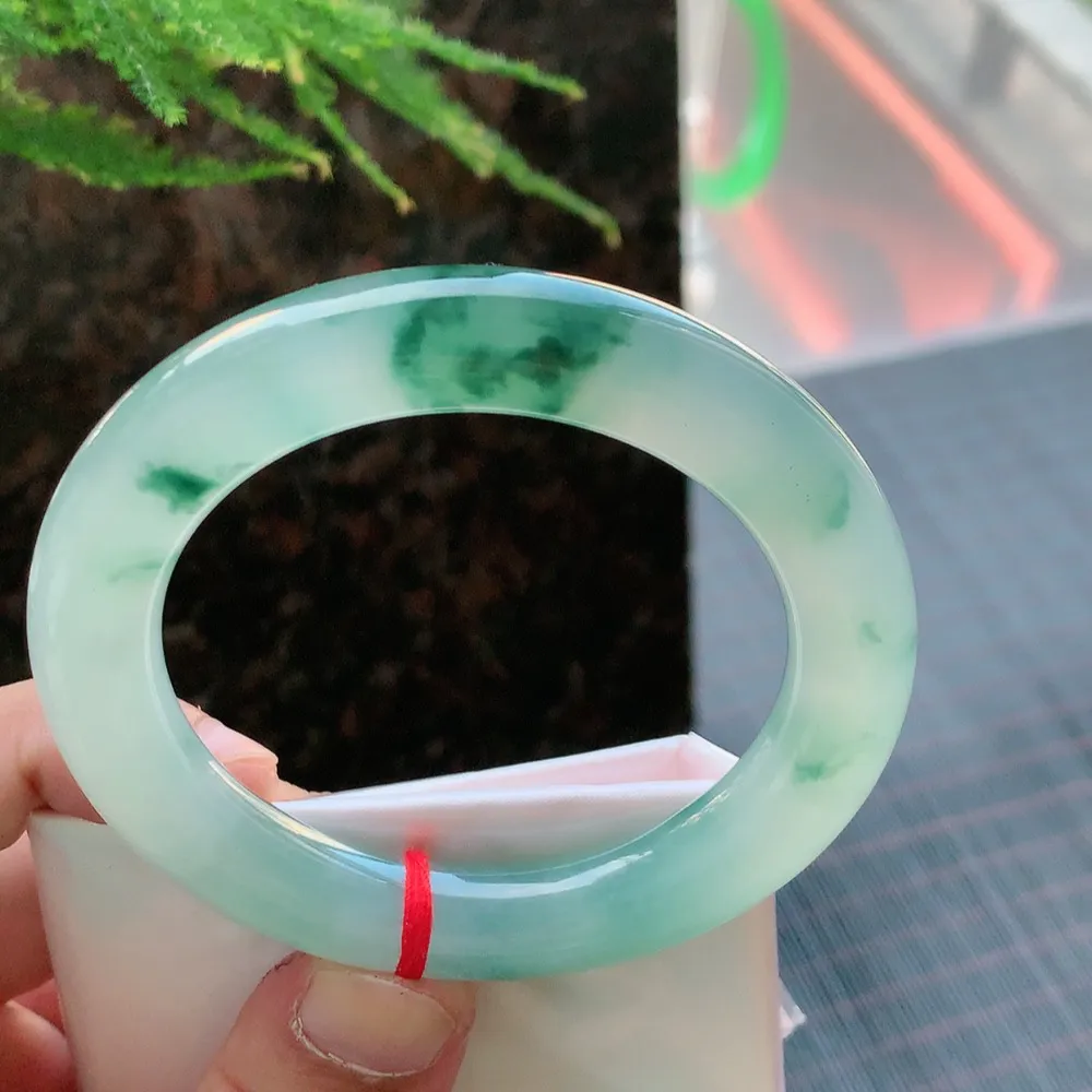 圆条高冰飘花 无瑕 尺寸:56.1/11.7/11.3 花美 种水好