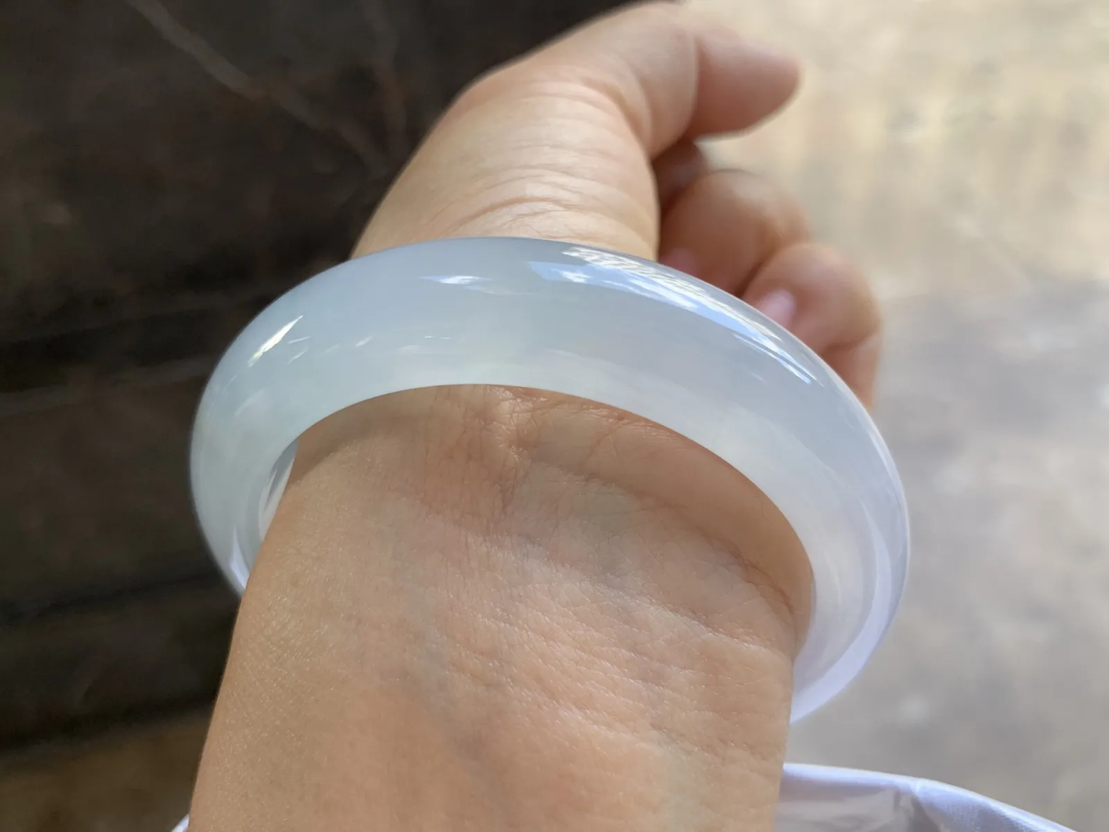 55-13.5-9mm
冰种飘花手镯 水润光泽 清爽 条形优秀