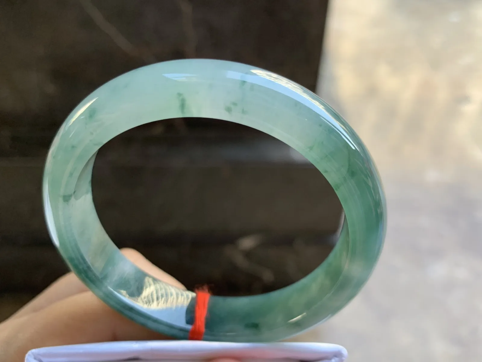 56-12.4-8mm
冰种飘花手镯 底子细腻 花色浓郁