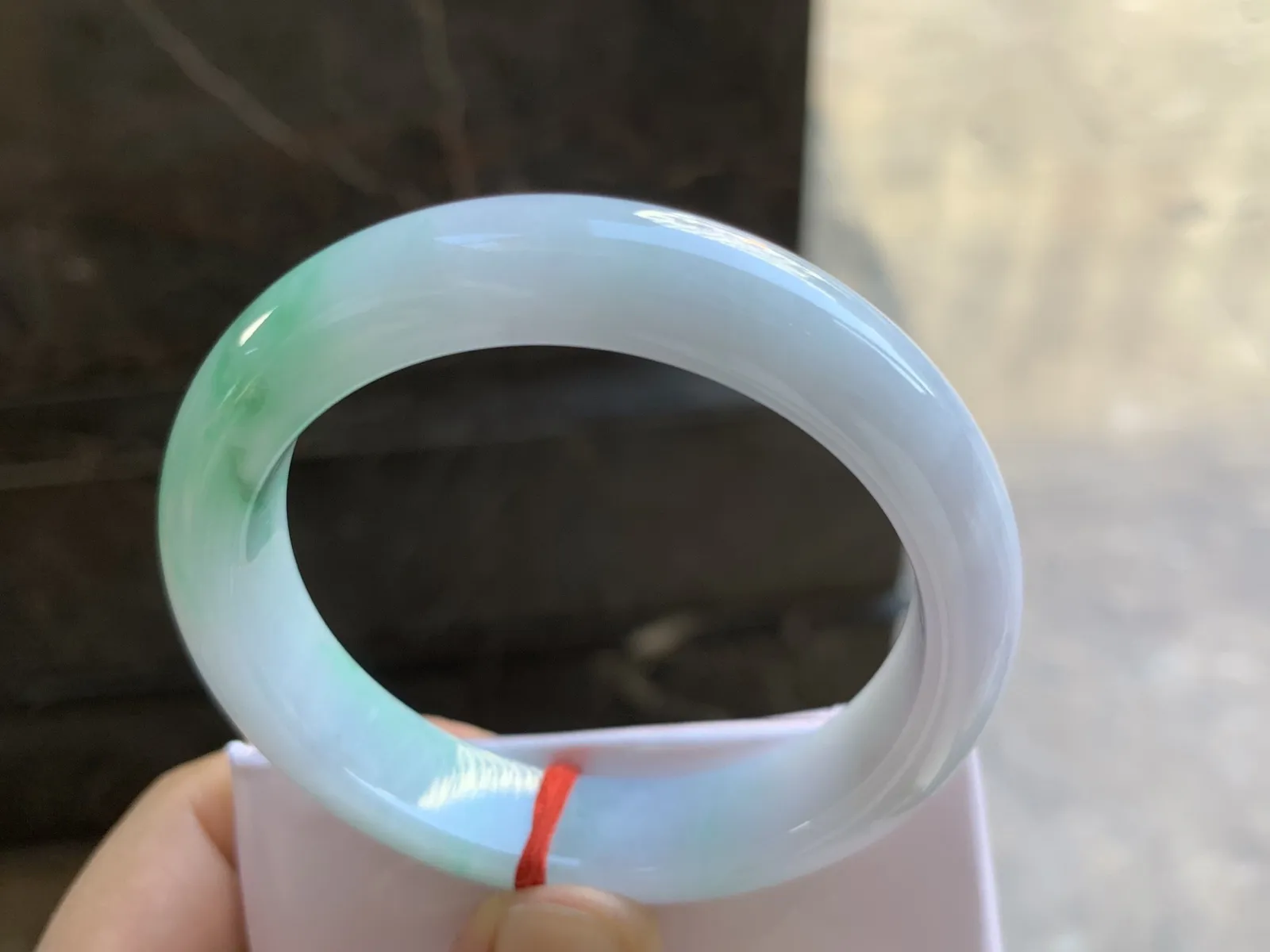 53.5-12-9mm
淡春彩手镯 底子细腻 颜色漂亮 性价比推荐