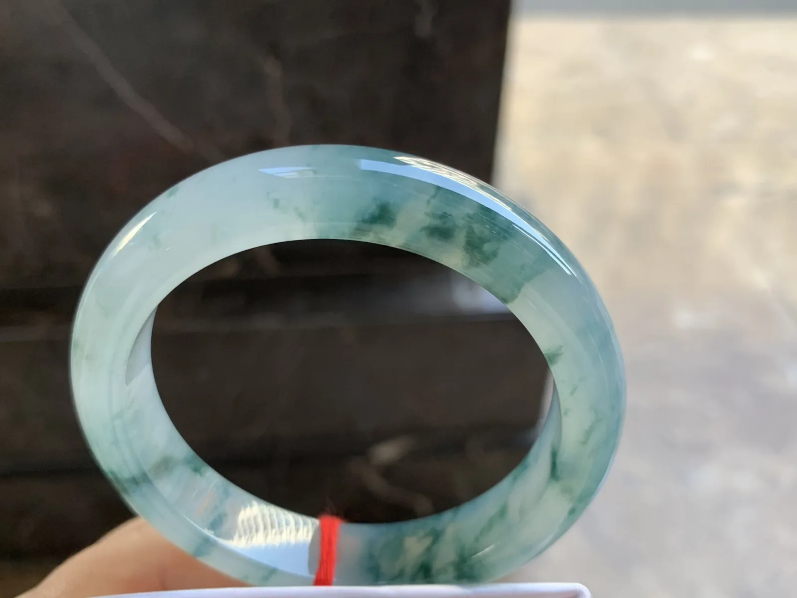 57-12.3-8.6mm
冰种飘花手镯 水润冰透 花色灵动