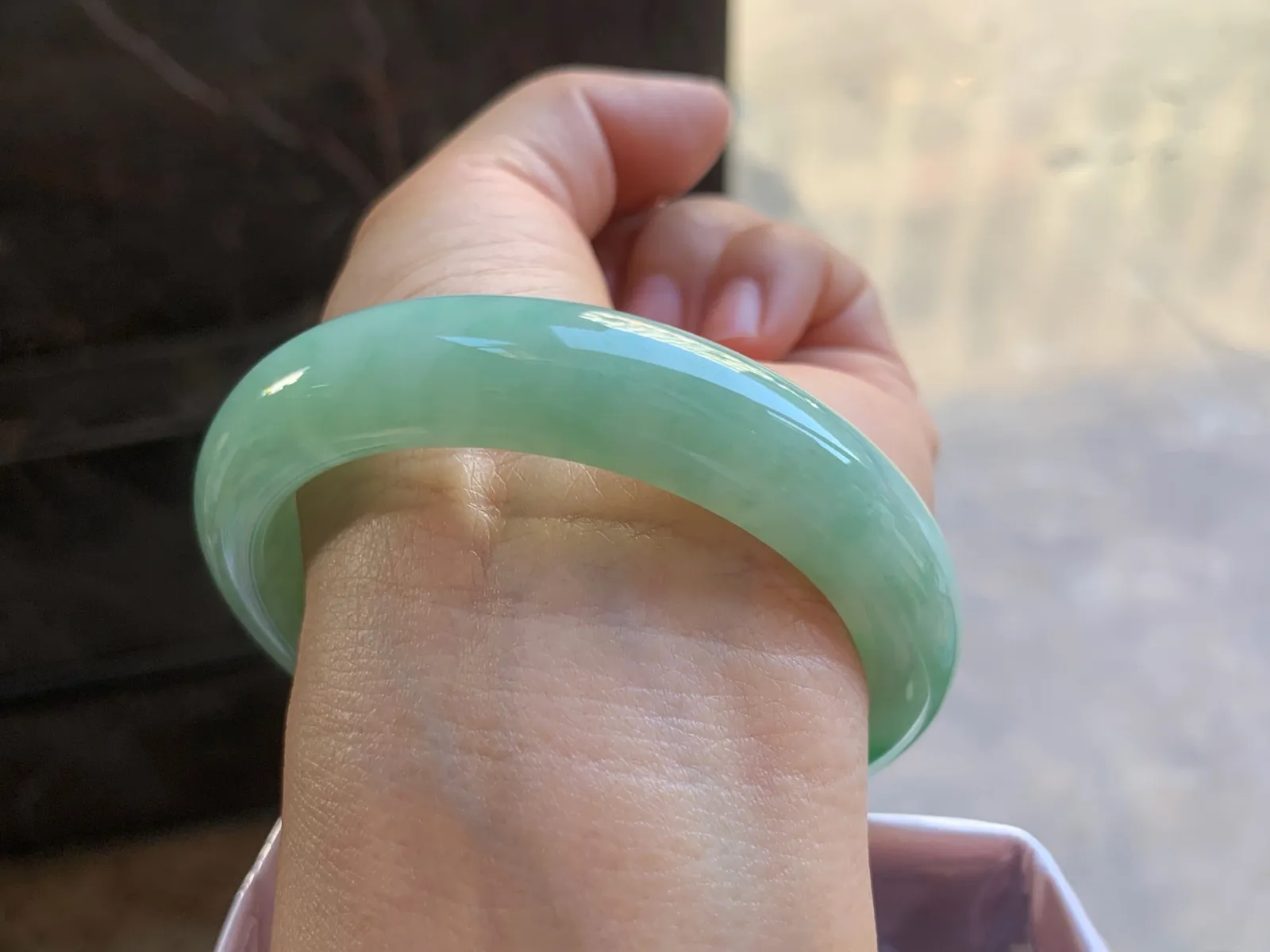 56-12.2-8.6mm
带色手镯 底子细腻 颜色好