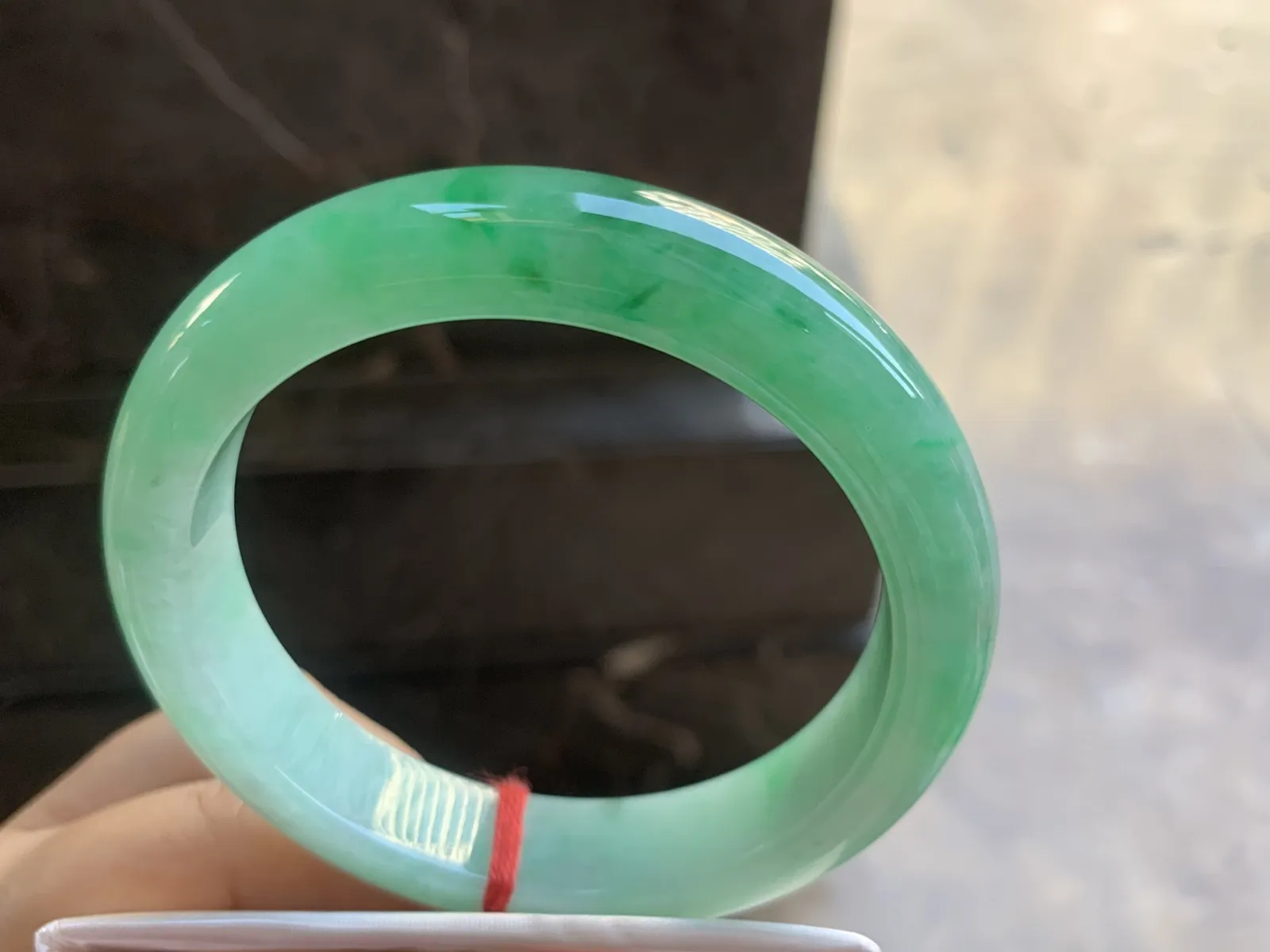 59-13.2-9mm
带色手镯 底子细腻 颜色漂亮 大圈口