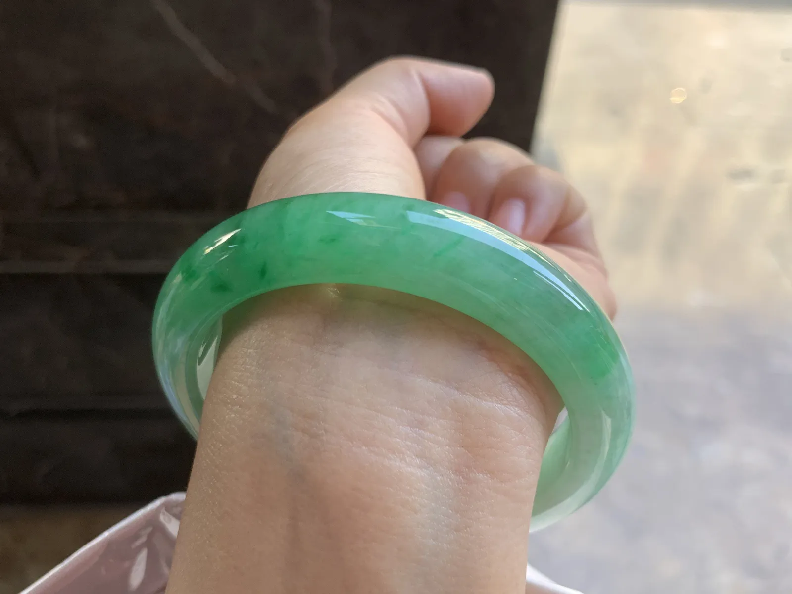 59-13.2-9mm
带色手镯 底子细腻 颜色漂亮 大圈口