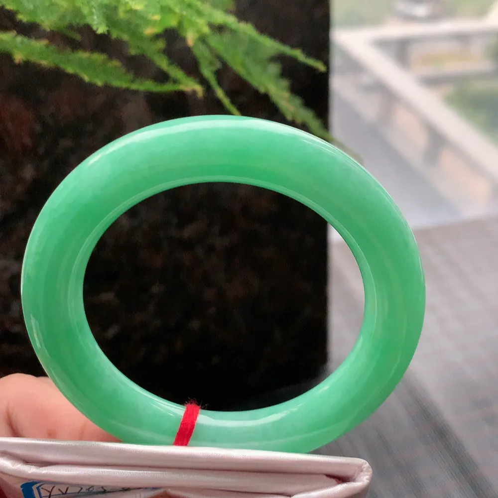 圆条满绿 无瑕 尺寸:55.1/11.2 满色