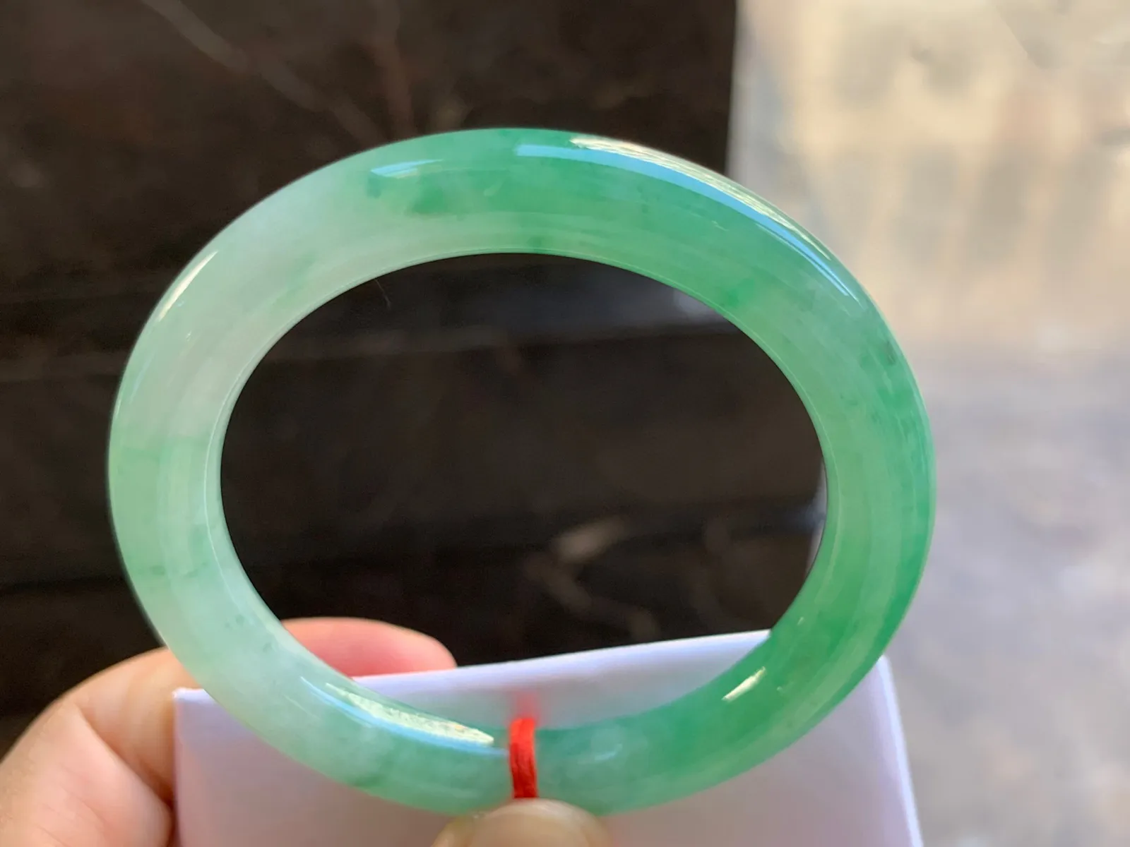 51.5-8.8mm
带色圆条手镯 底子细腻 颜色漂亮 性价比推荐