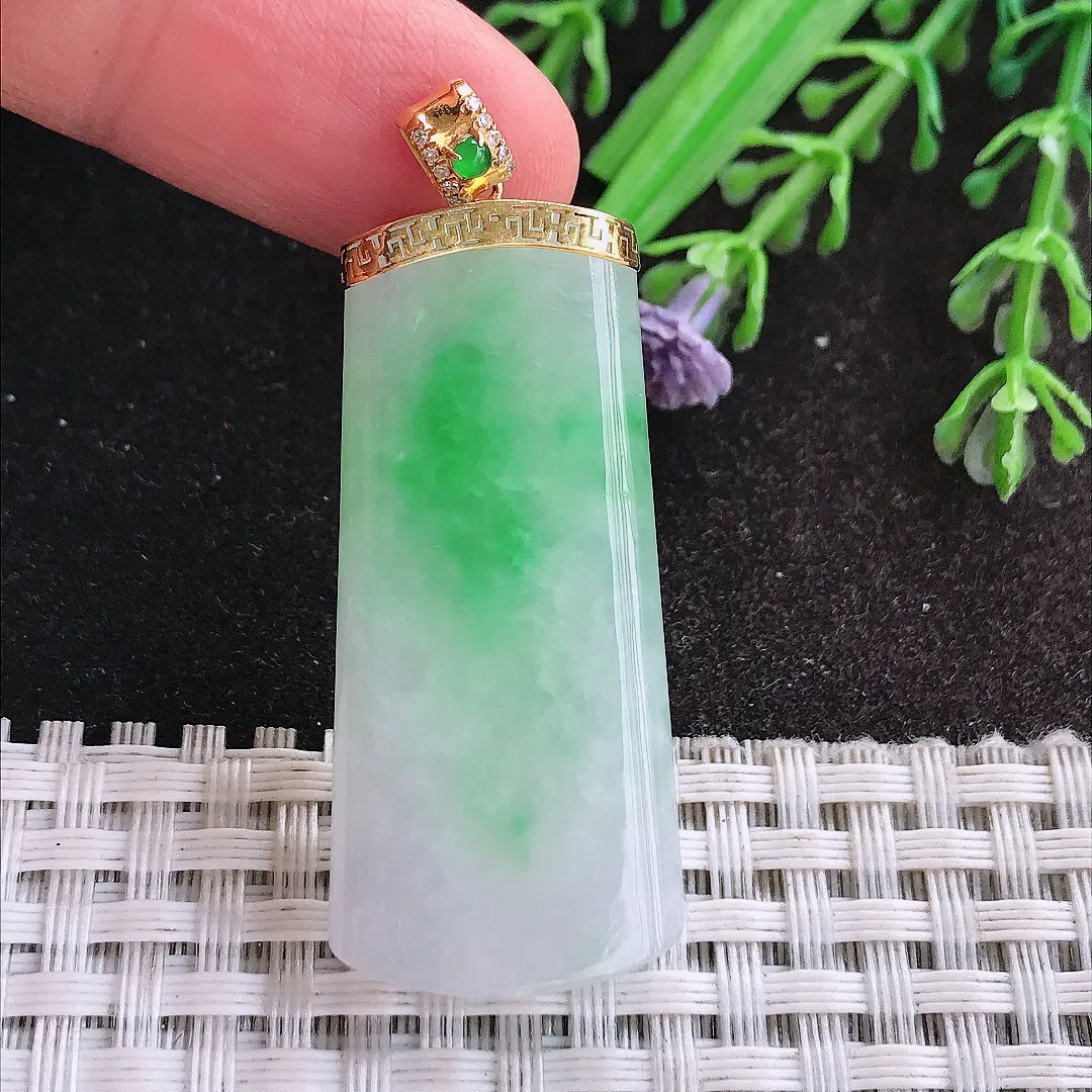 天然A货翡翠41.6/19.4/5.6老坑18k金镶嵌冰润飘阳绿无事牌吊坠翡翠玉挂件