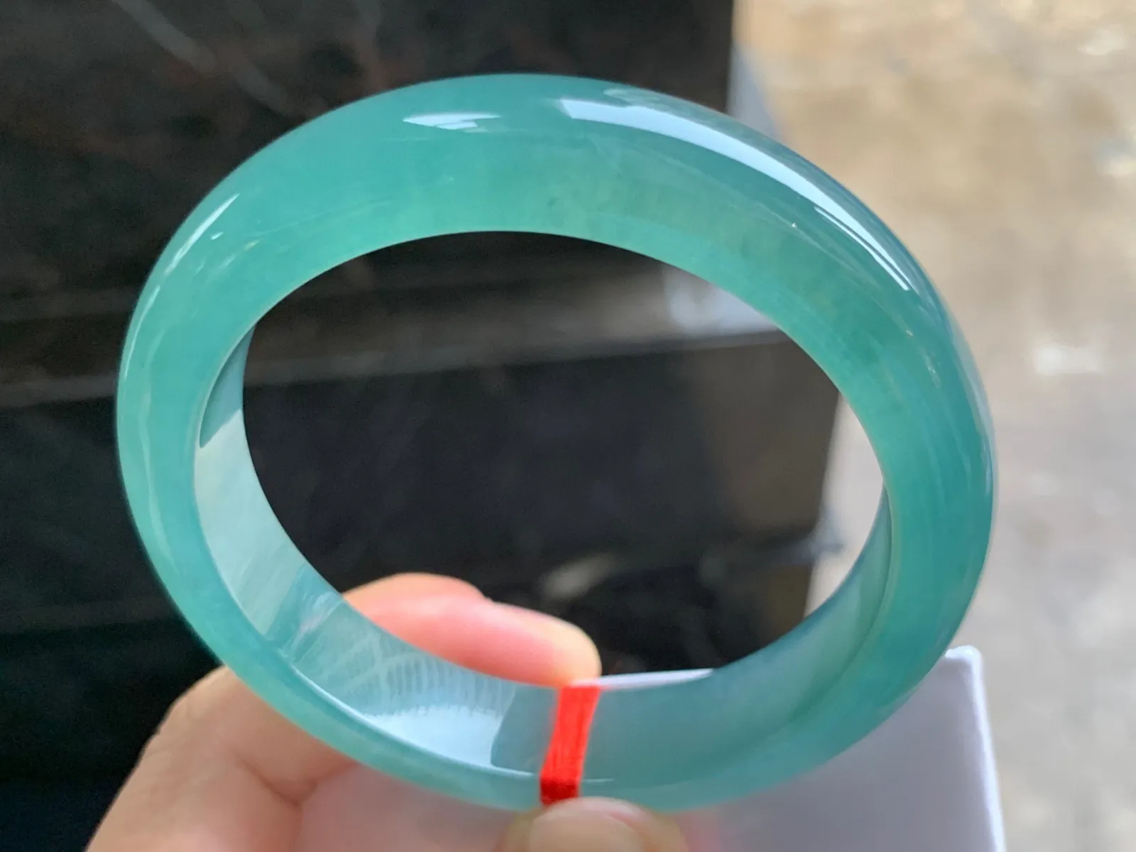 55-12.6-8.4mm
冰蓝手镯 冰透莹润 颜色独特漂亮 上手漂亮