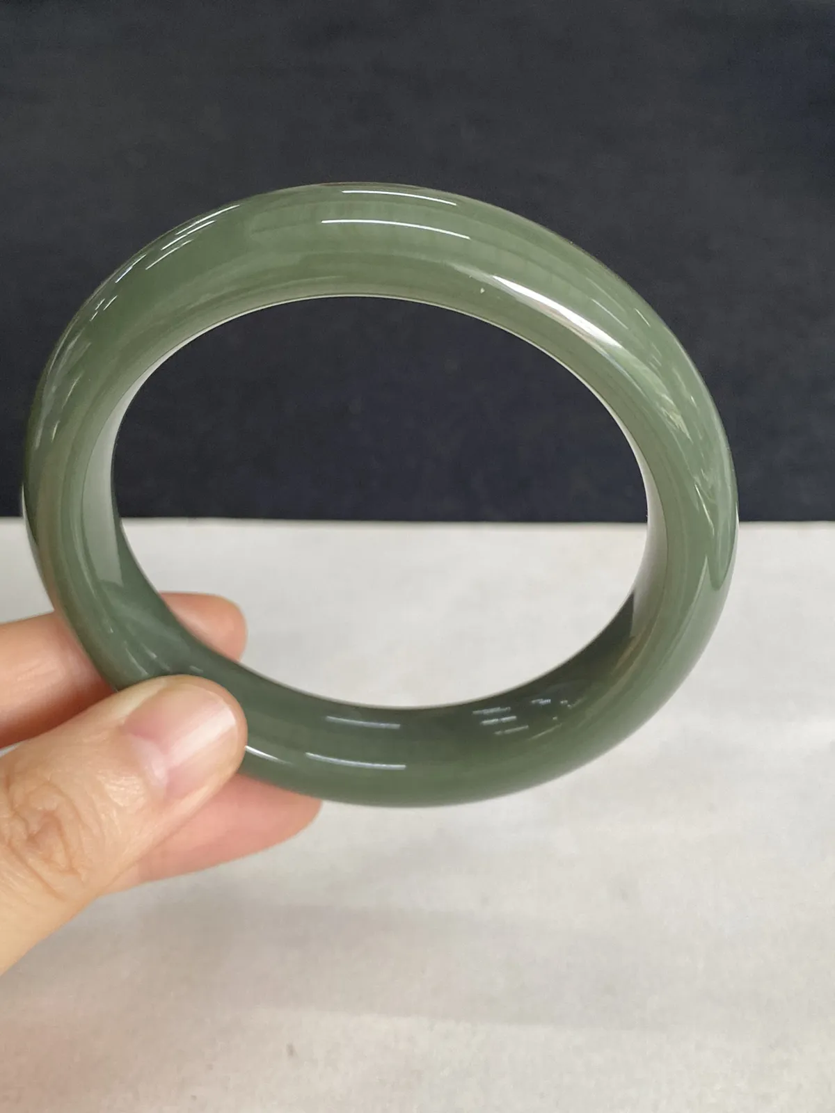 正圈56.9圈口，和田玉手镯