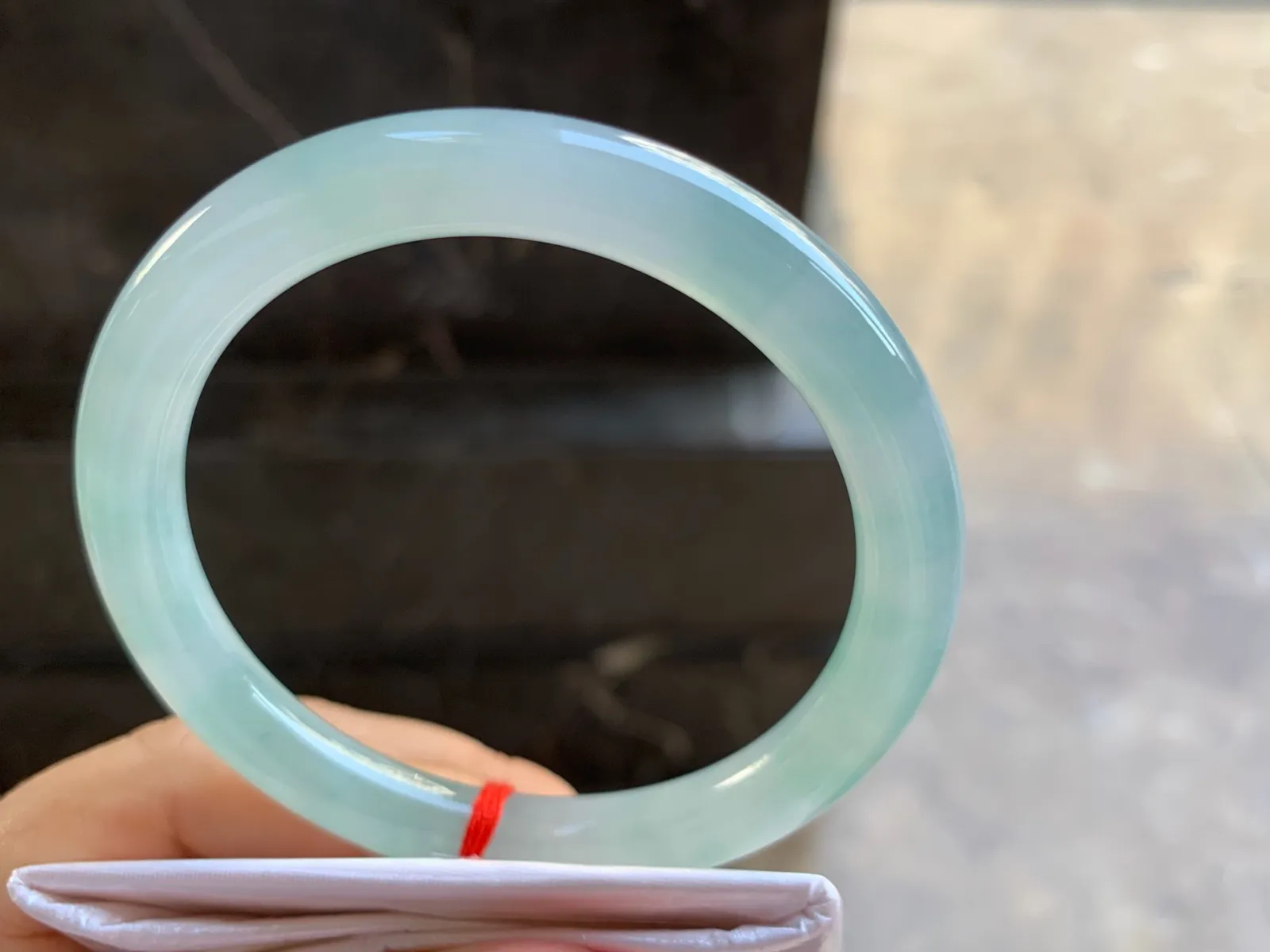 56-8.4mm
冰种飘花圆条手镯 水润光泽 清爽