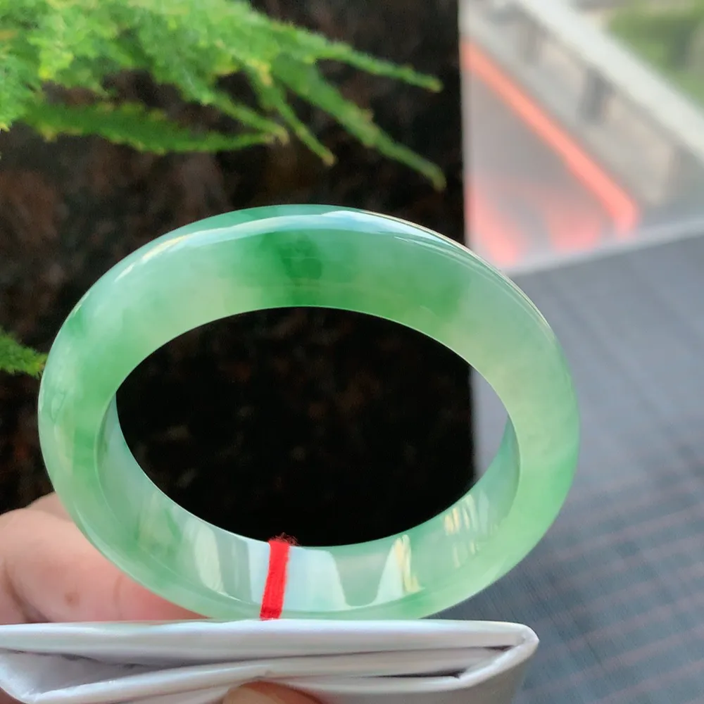 正圈高冰绿 无瑕 尺寸:51.1/12.4/8.1 种色俱佳