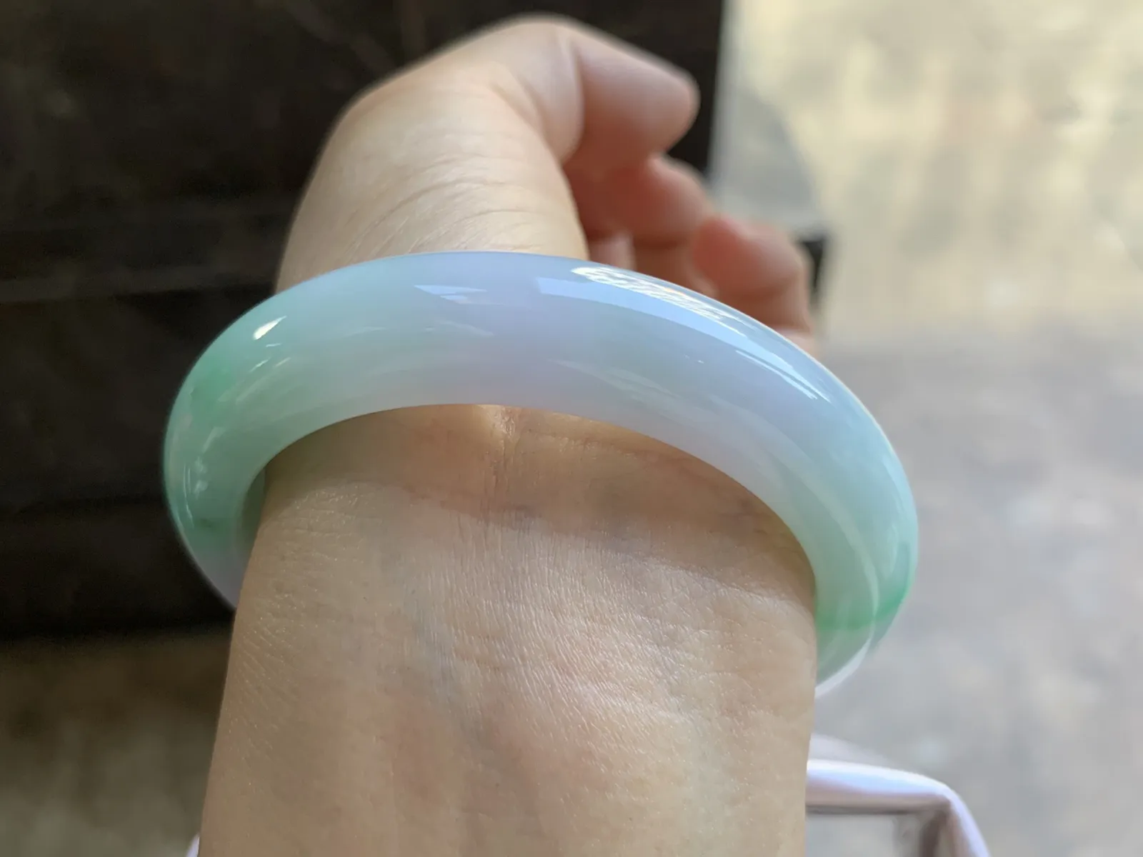 53.5-12-9mm
淡春彩手镯 底子细腻 颜色漂亮 性价比推荐